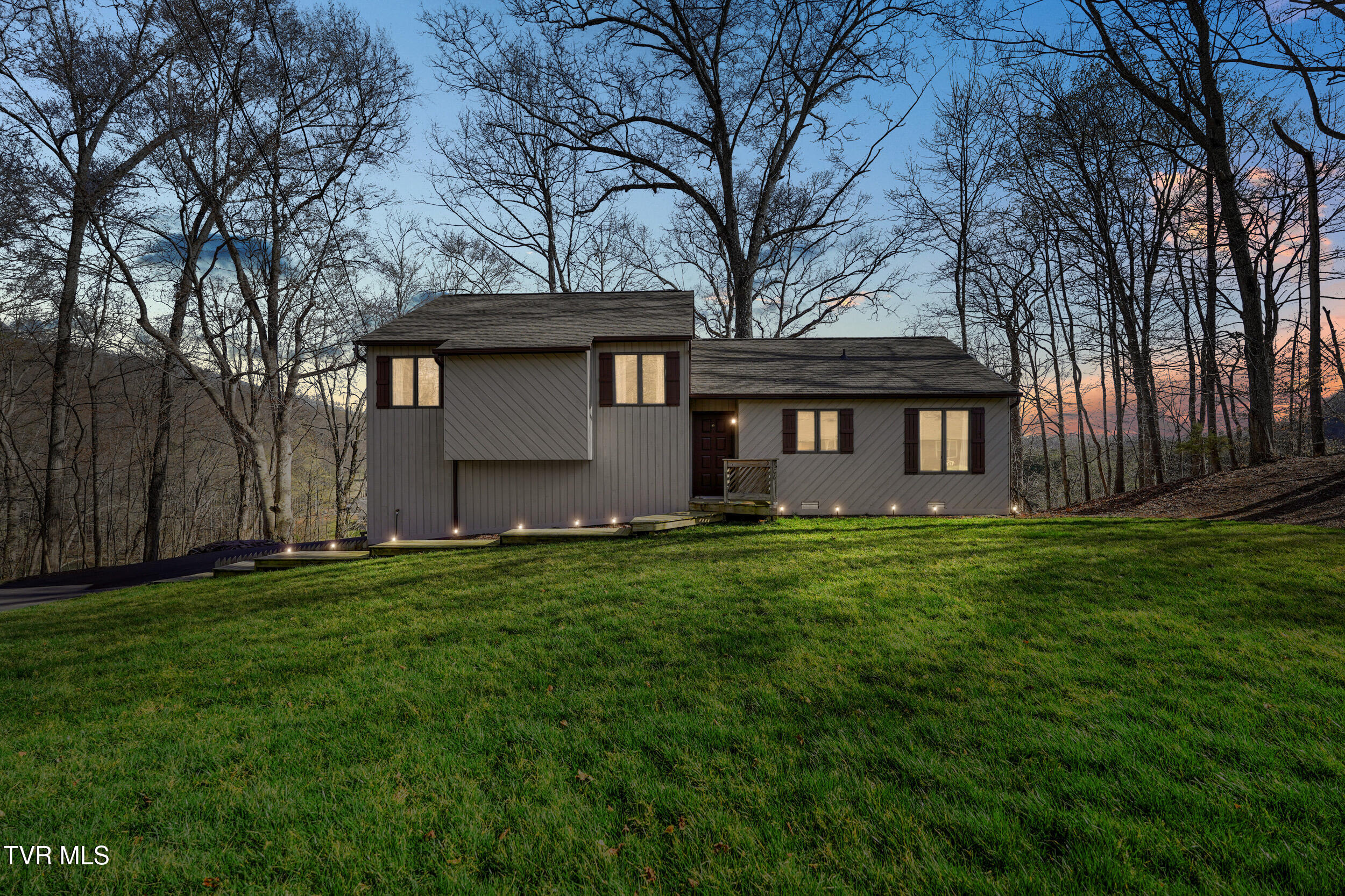 5060 Lake Forest Drive Property Photo 2