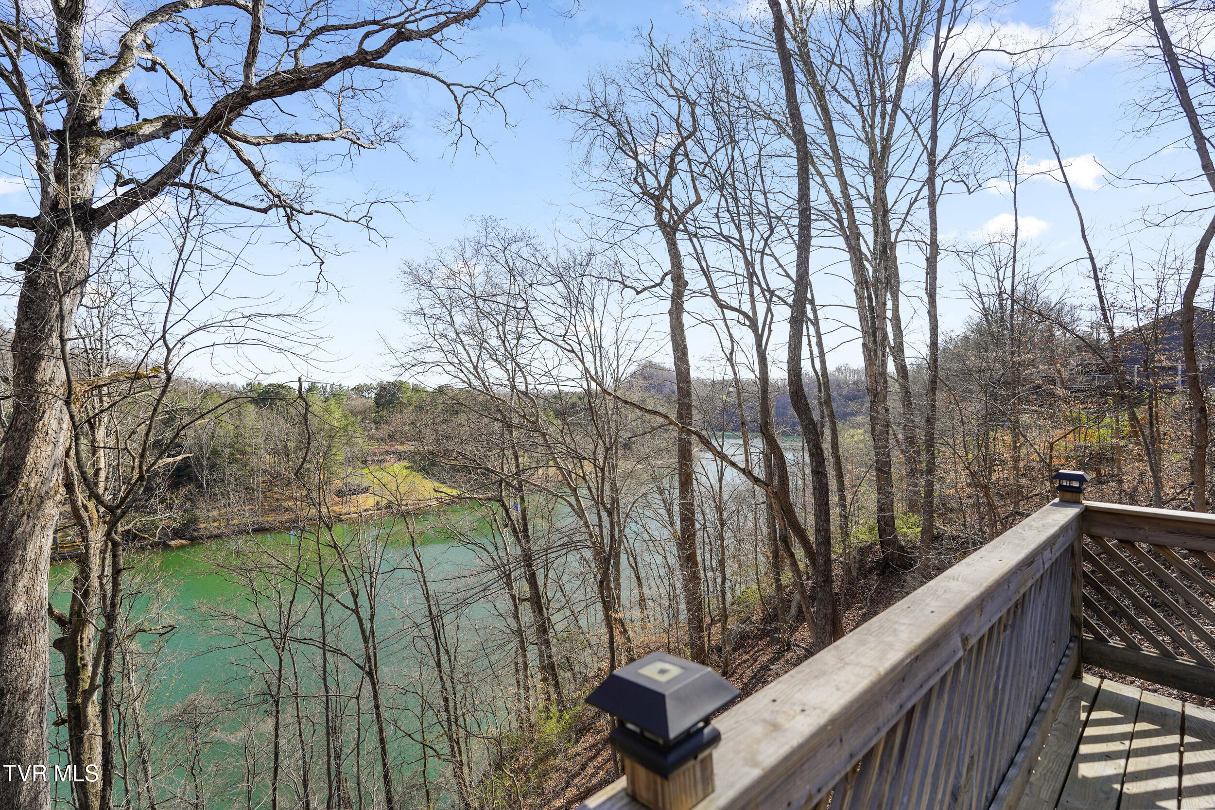 5060 Lake Forest Drive Property Photo 4