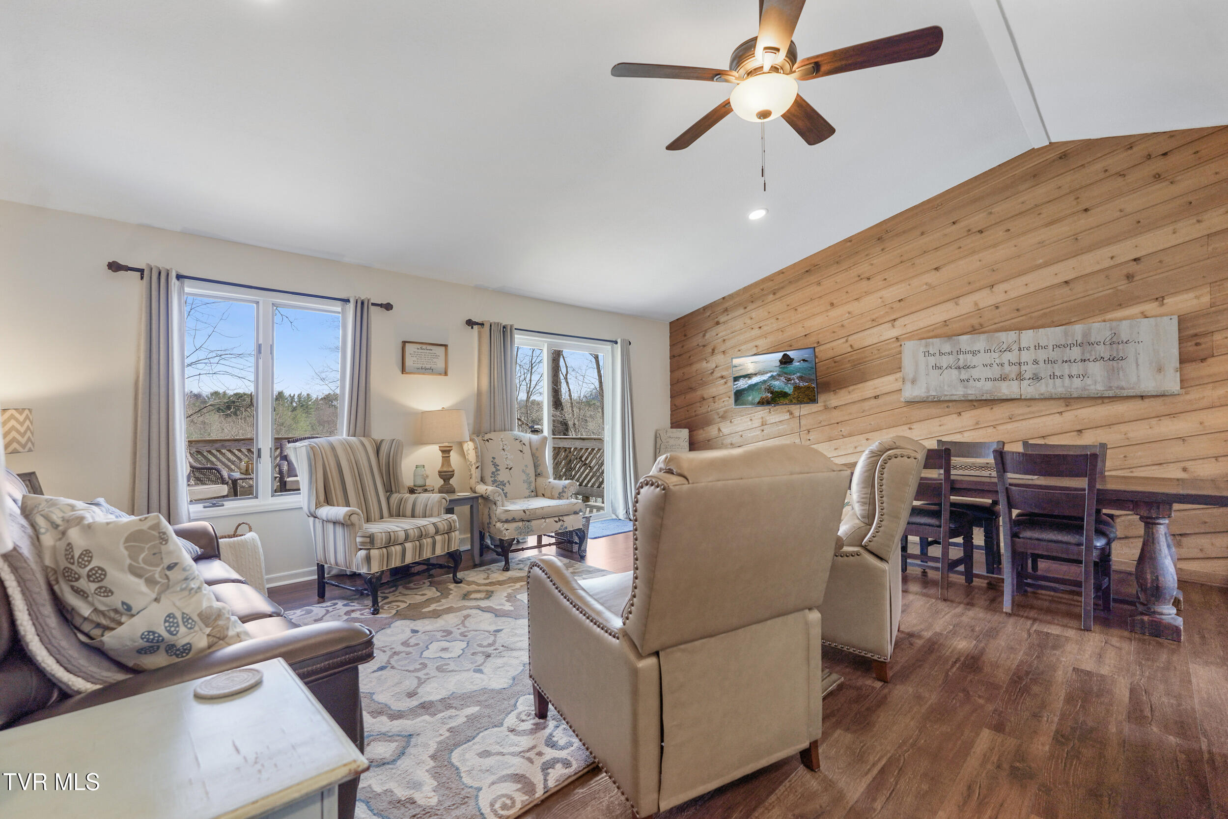 5060 Lake Forest Drive Property Photo 7