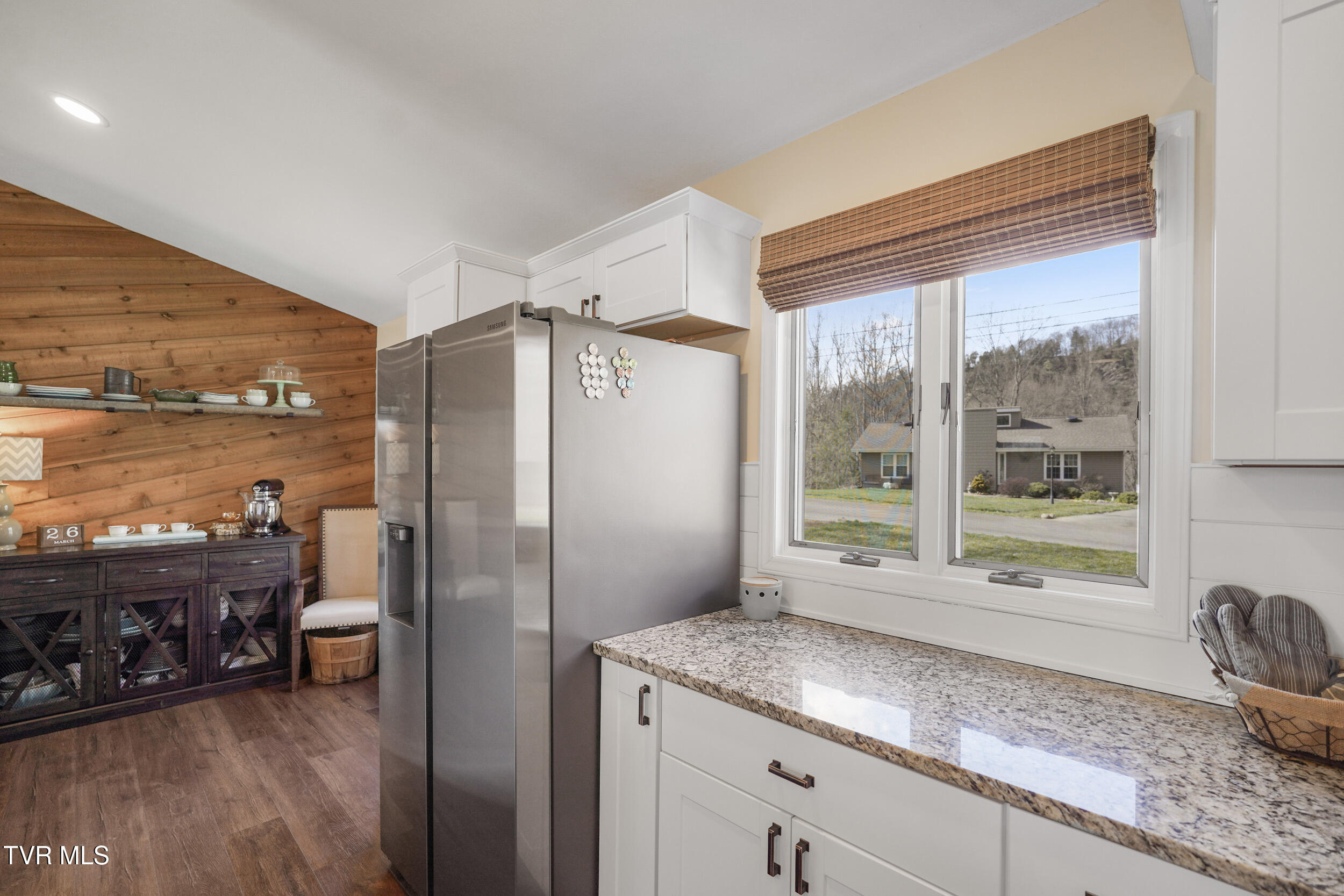 5060 Lake Forest Drive Property Photo 12