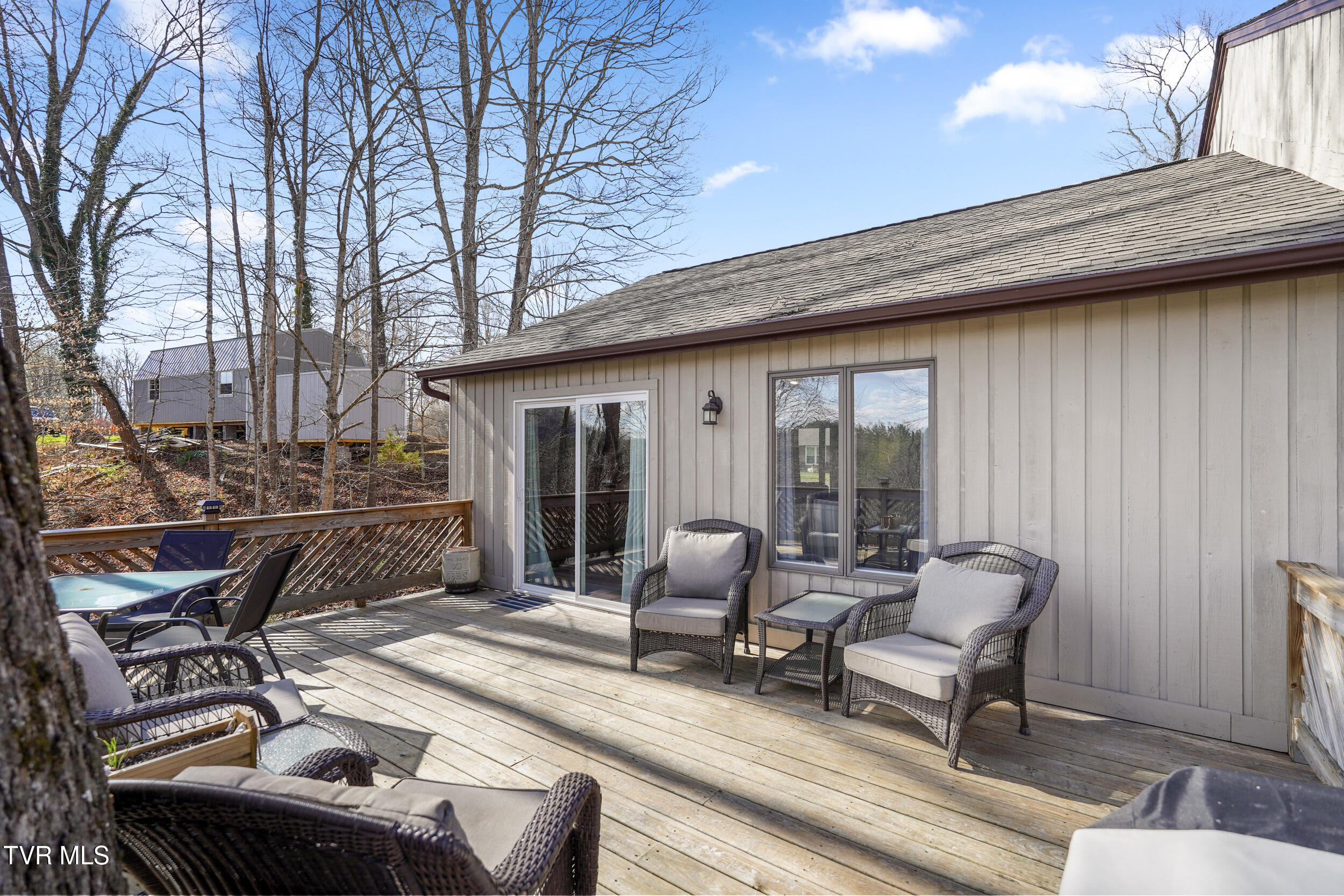 5060 Lake Forest Drive Property Photo 14