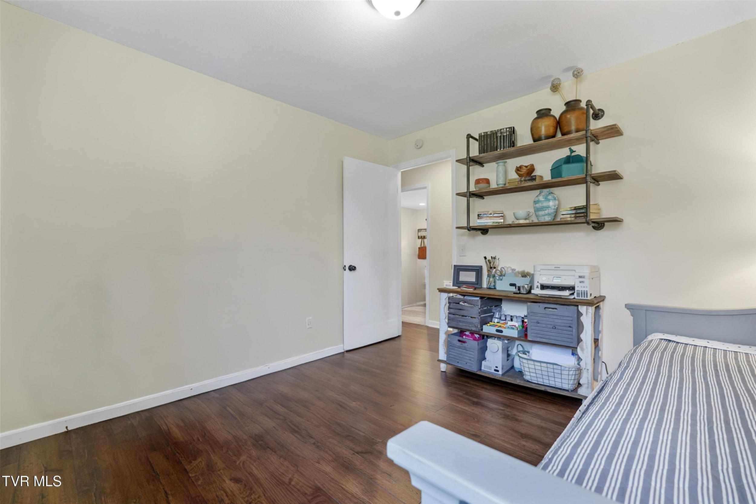 5060 Lake Forest Drive Property Photo 16