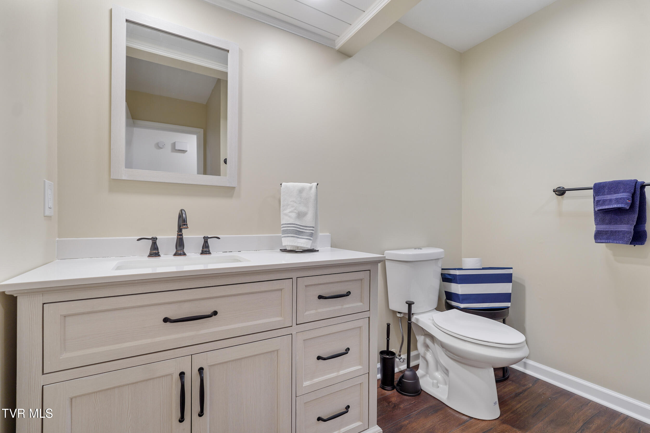 5060 Lake Forest Drive Property Photo 20