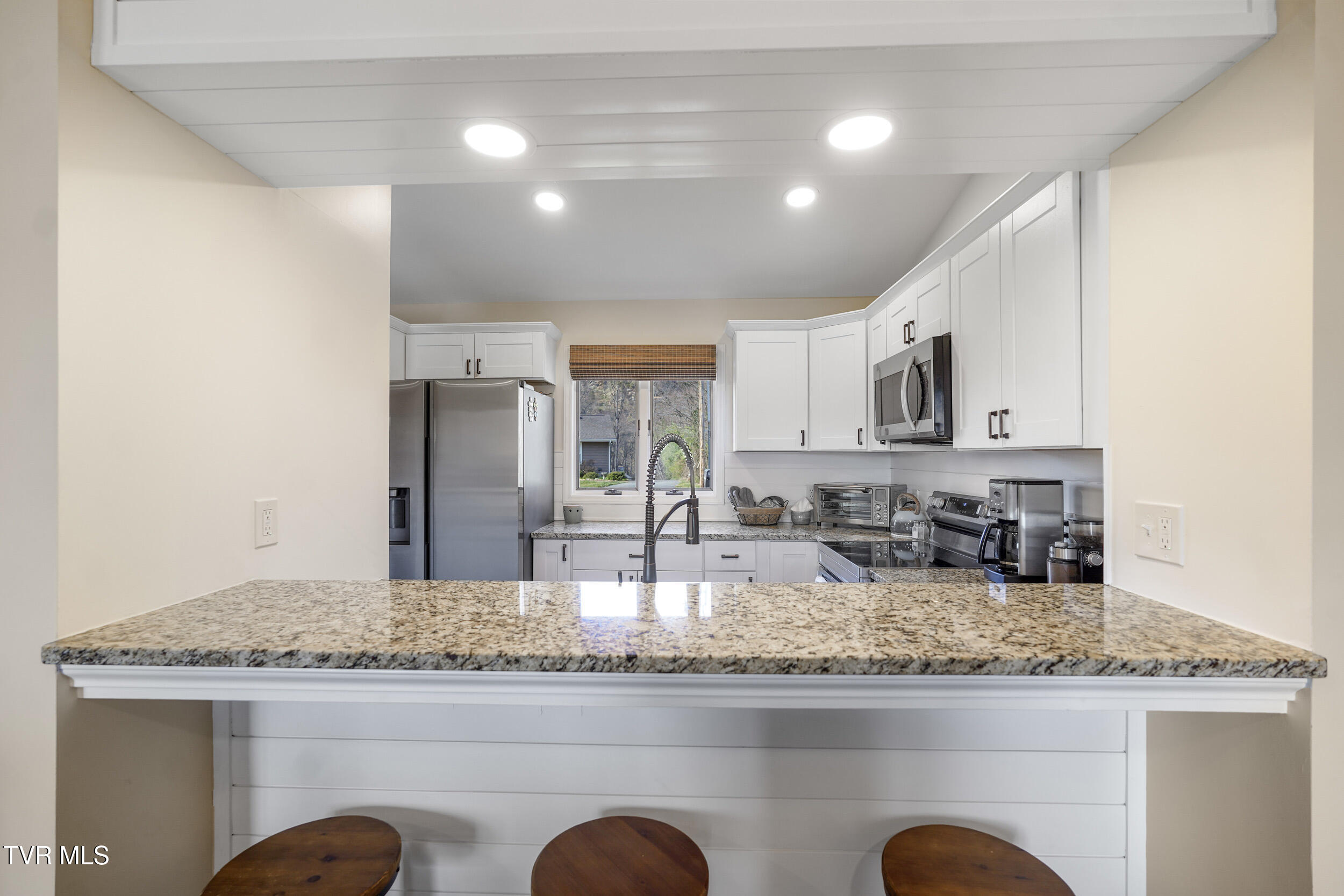 5060 Lake Forest Drive Property Photo 25