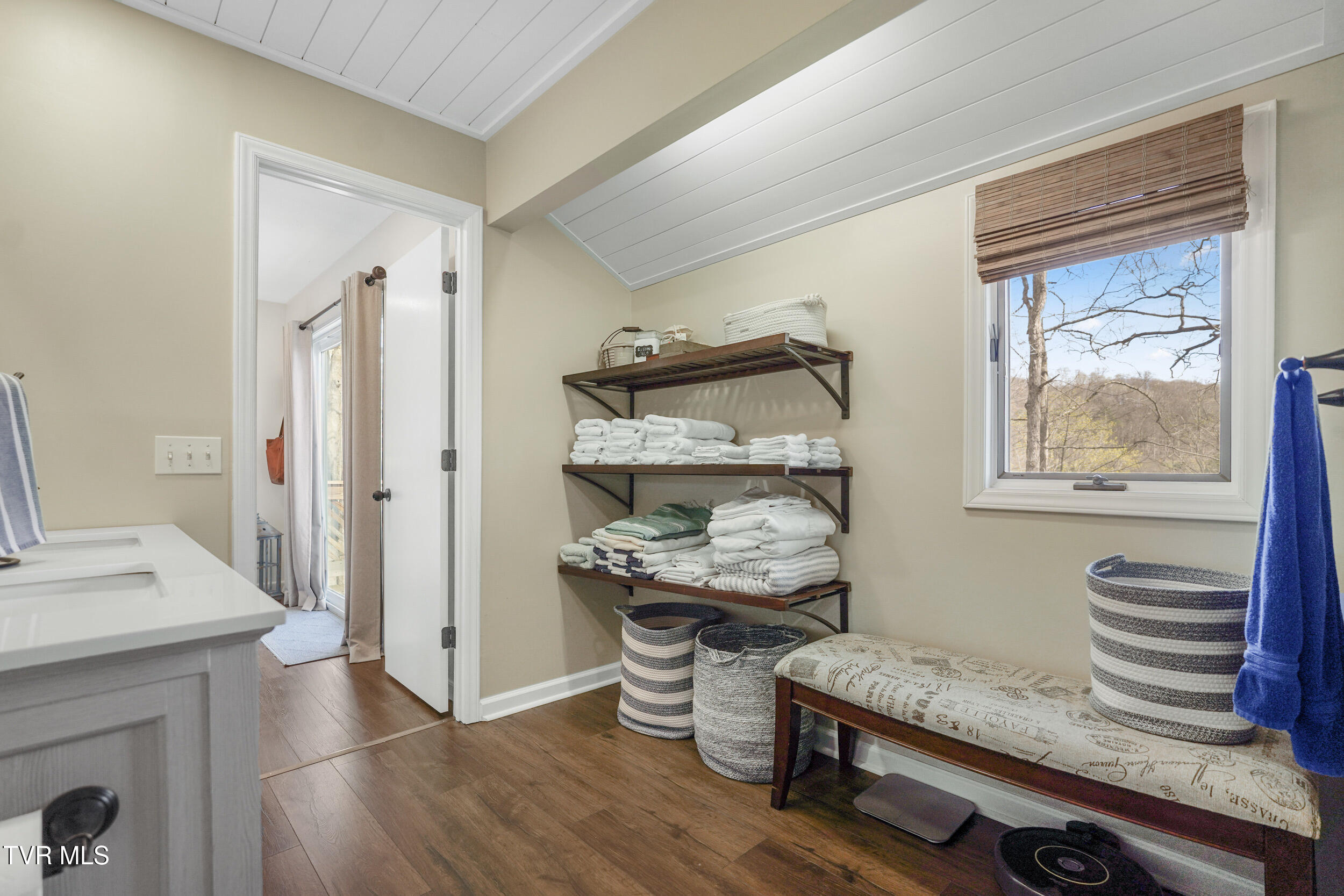 5060 Lake Forest Drive Property Photo 27