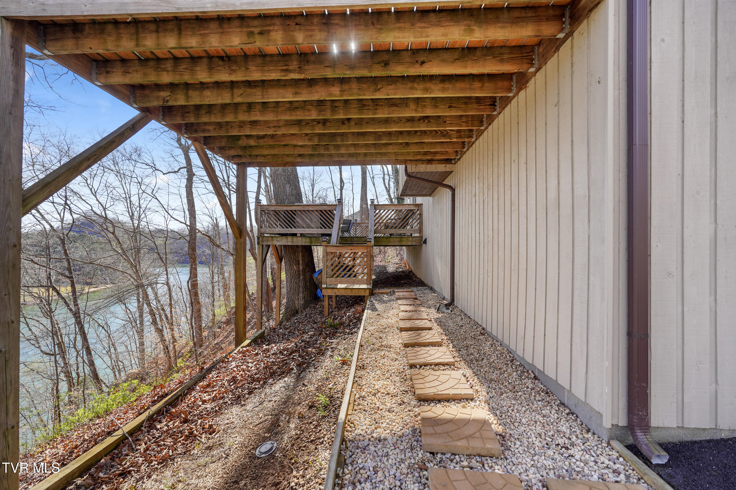 5060 Lake Forest Drive Property Photo 42