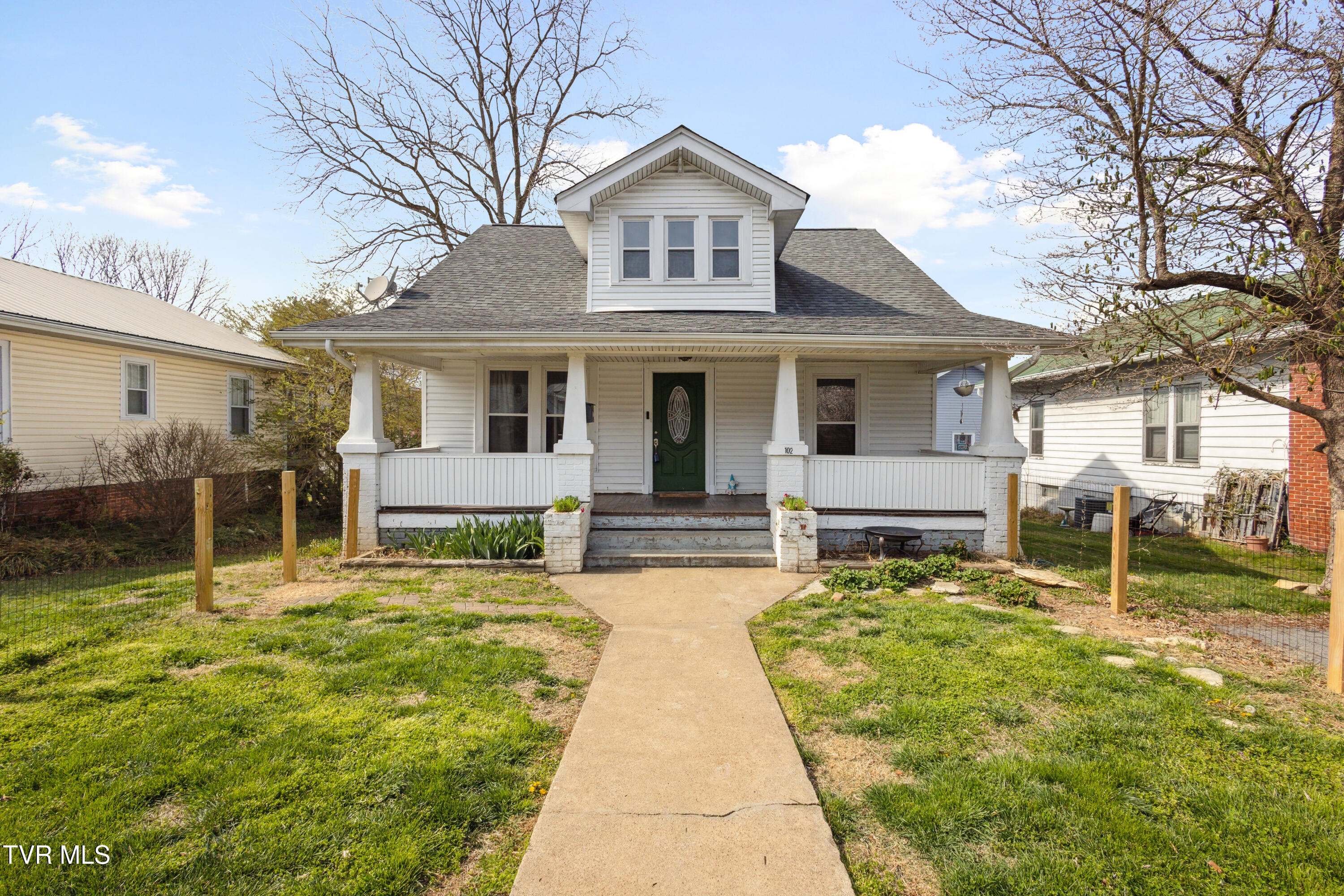 102 West Locust Street Property Photo 1