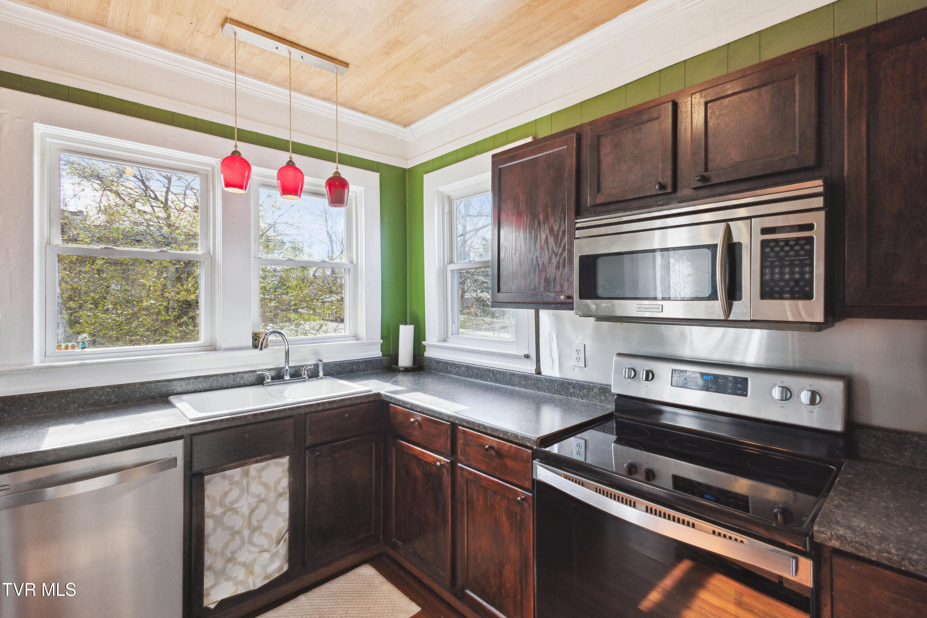 102 West Locust Street Property Photo 12
