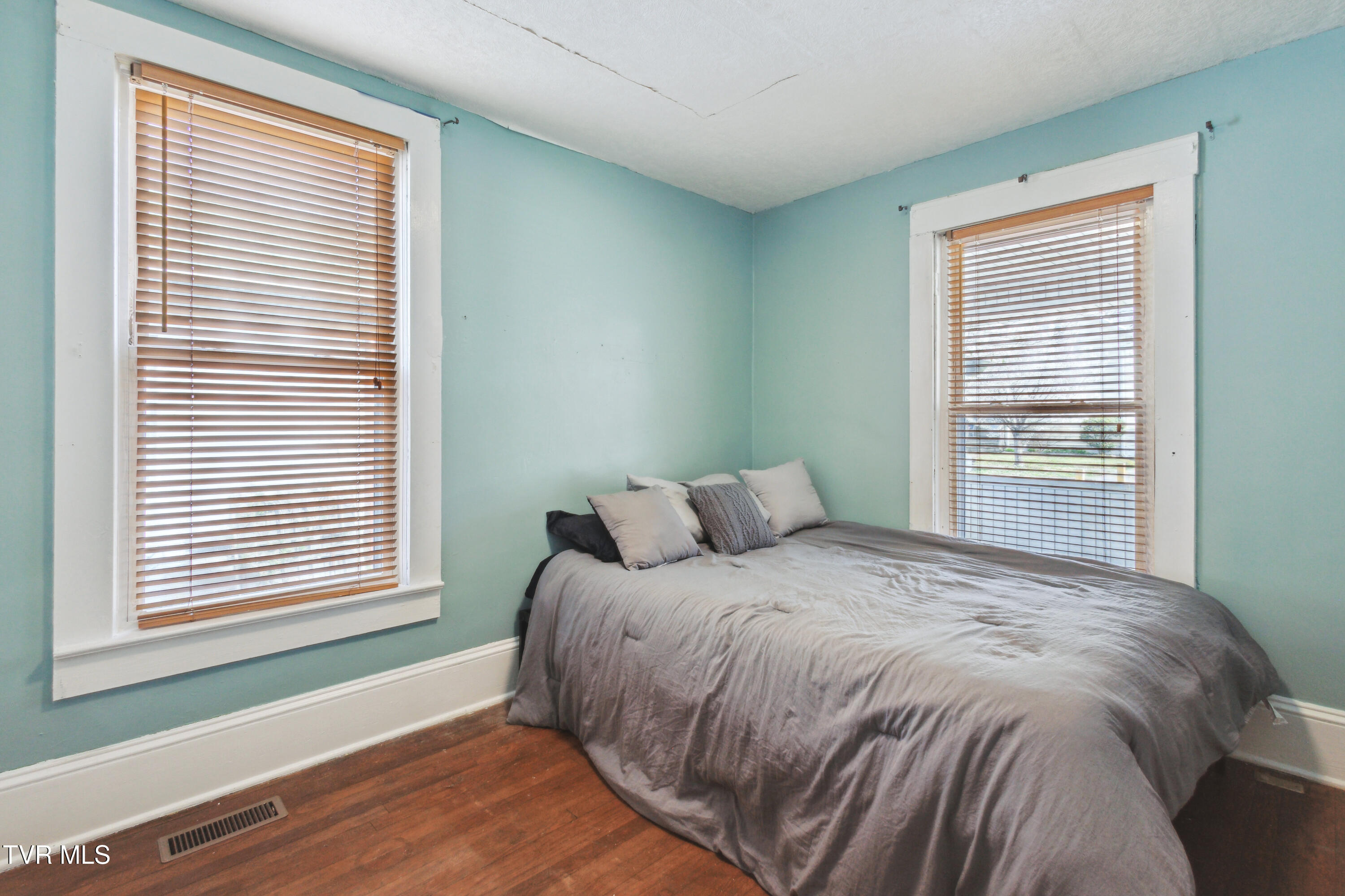 102 West Locust Street Property Photo 16