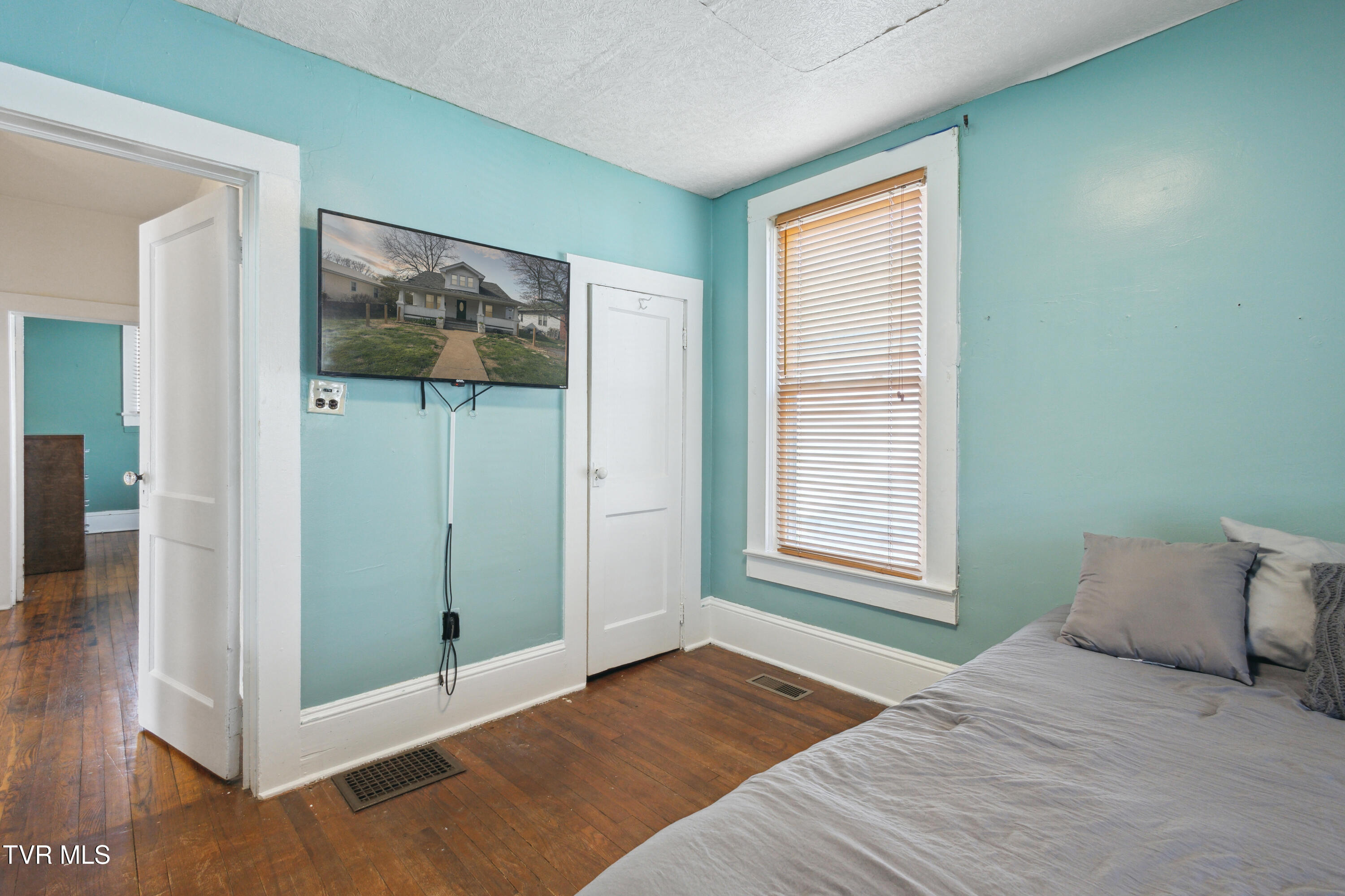 102 West Locust Street Property Photo 17