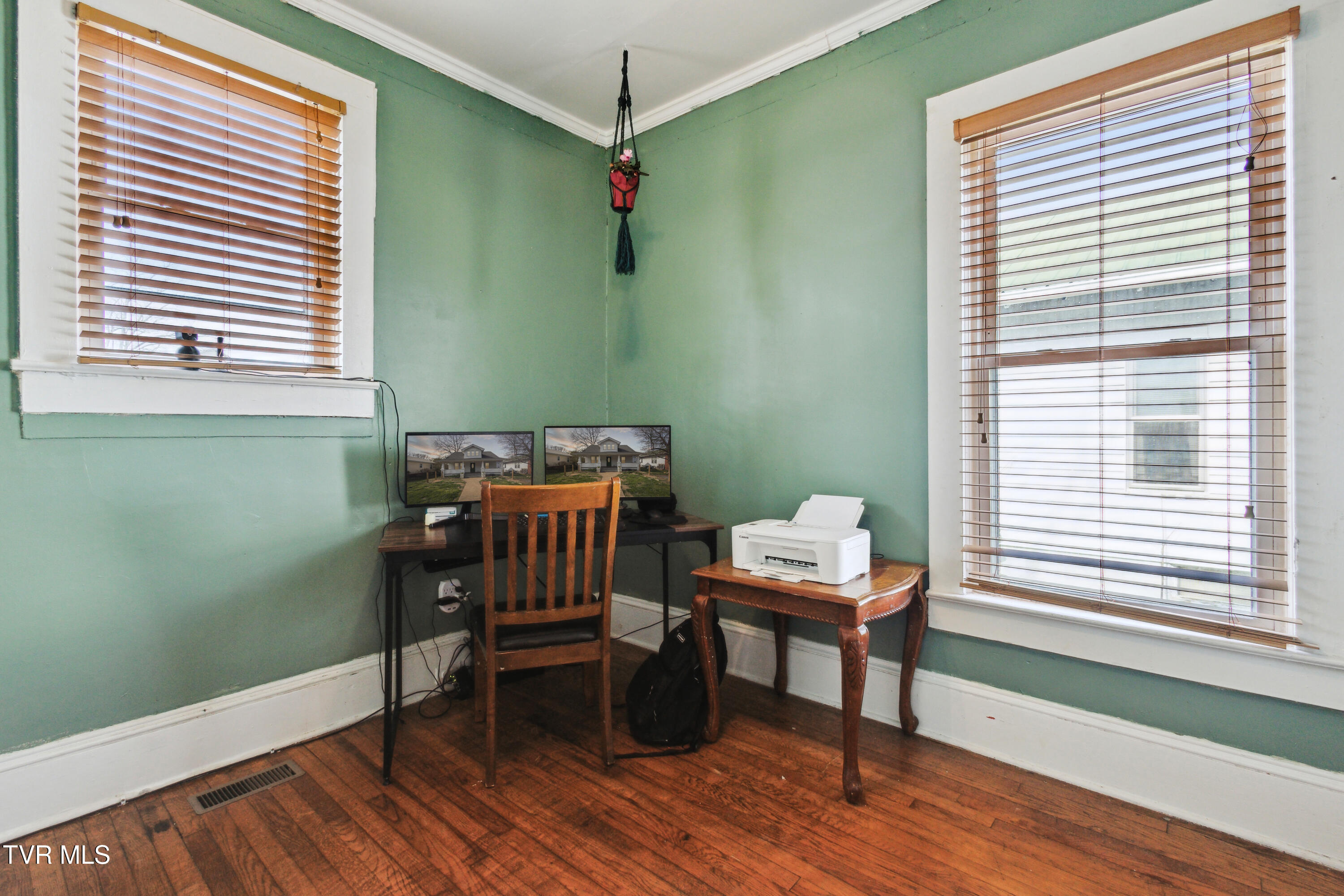 102 West Locust Street Property Photo 18