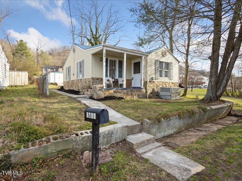 2914 Bay St Property Photo 1