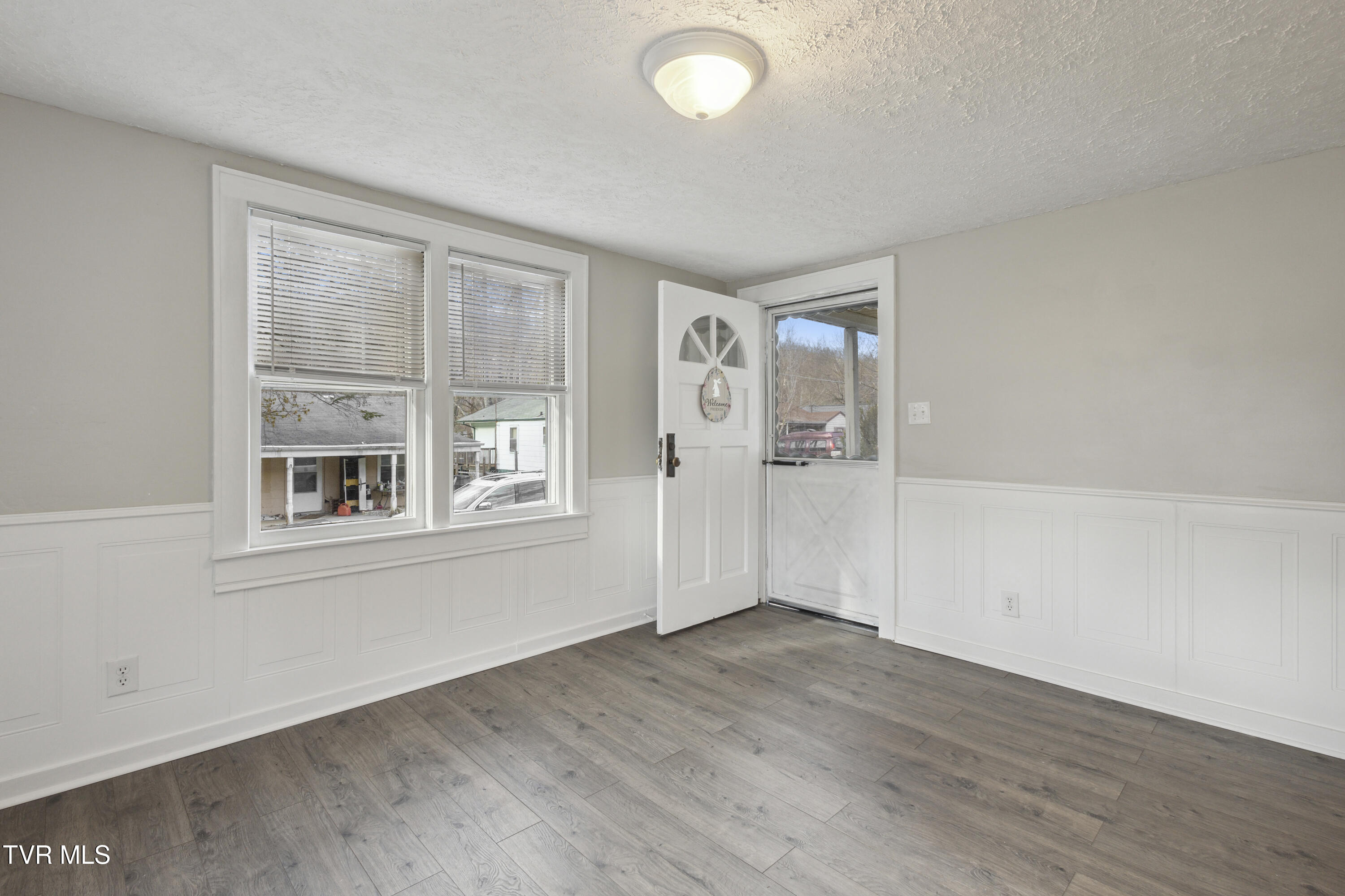 2914 Bay St Property Photo 3