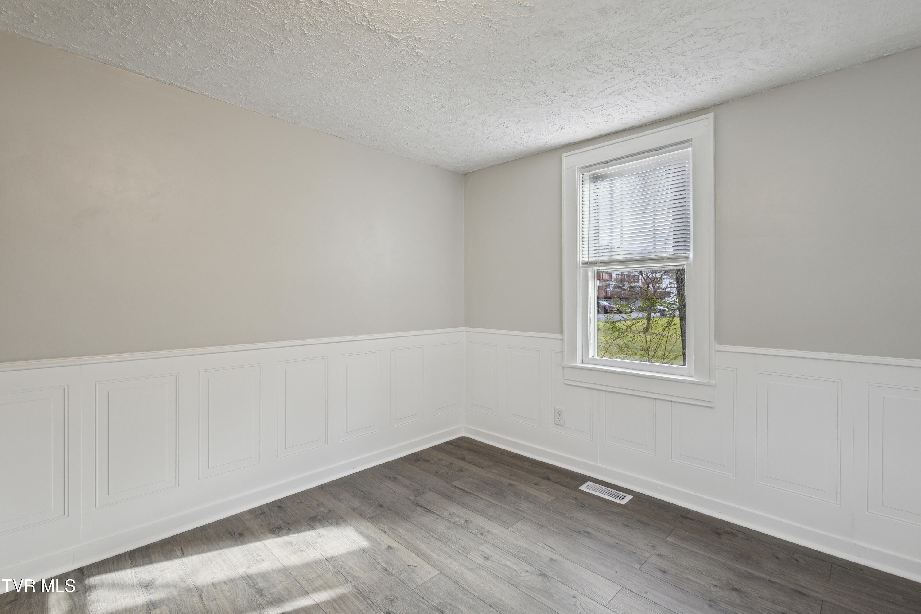 2914 Bay St Property Photo 4