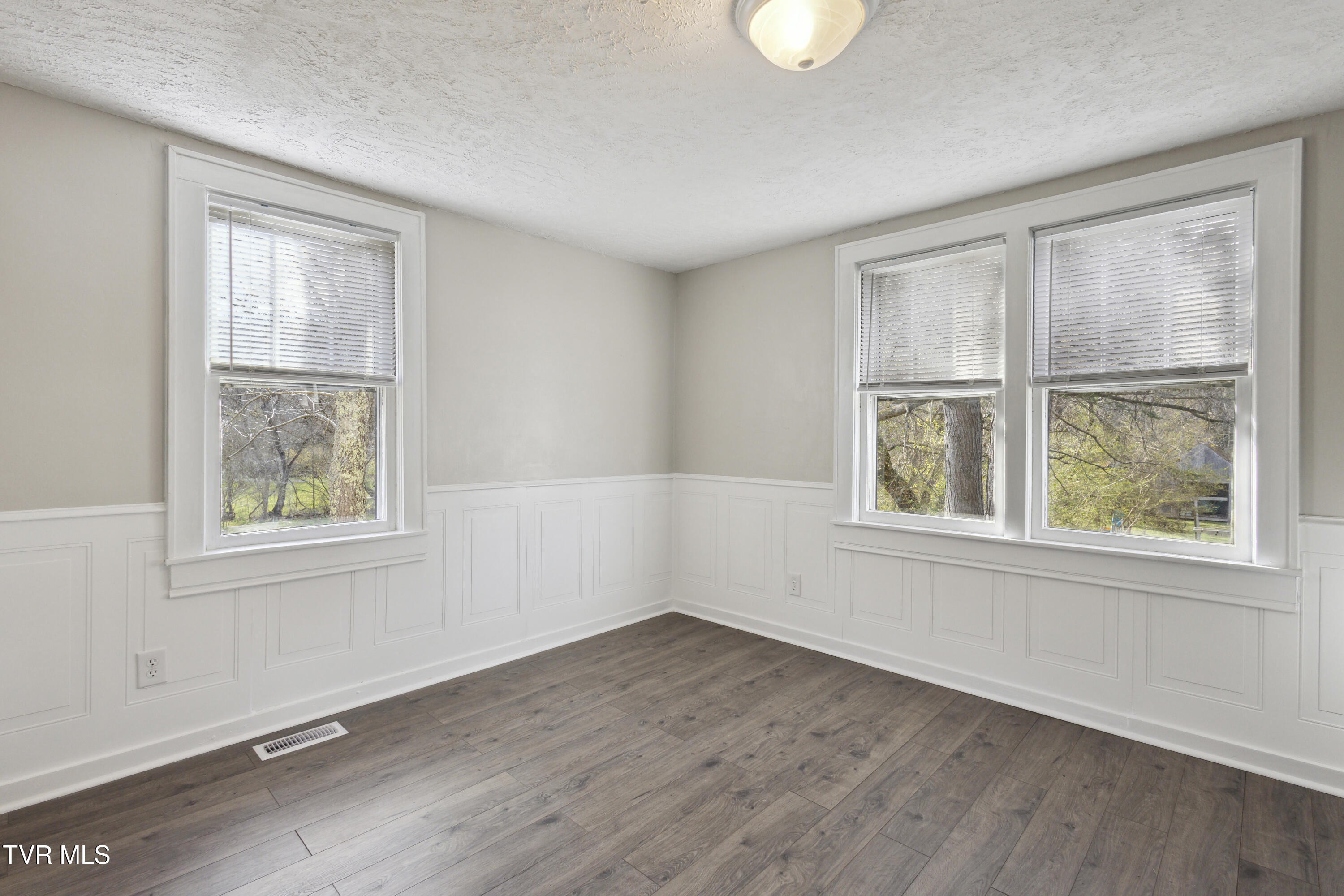 2914 Bay St Property Photo 5