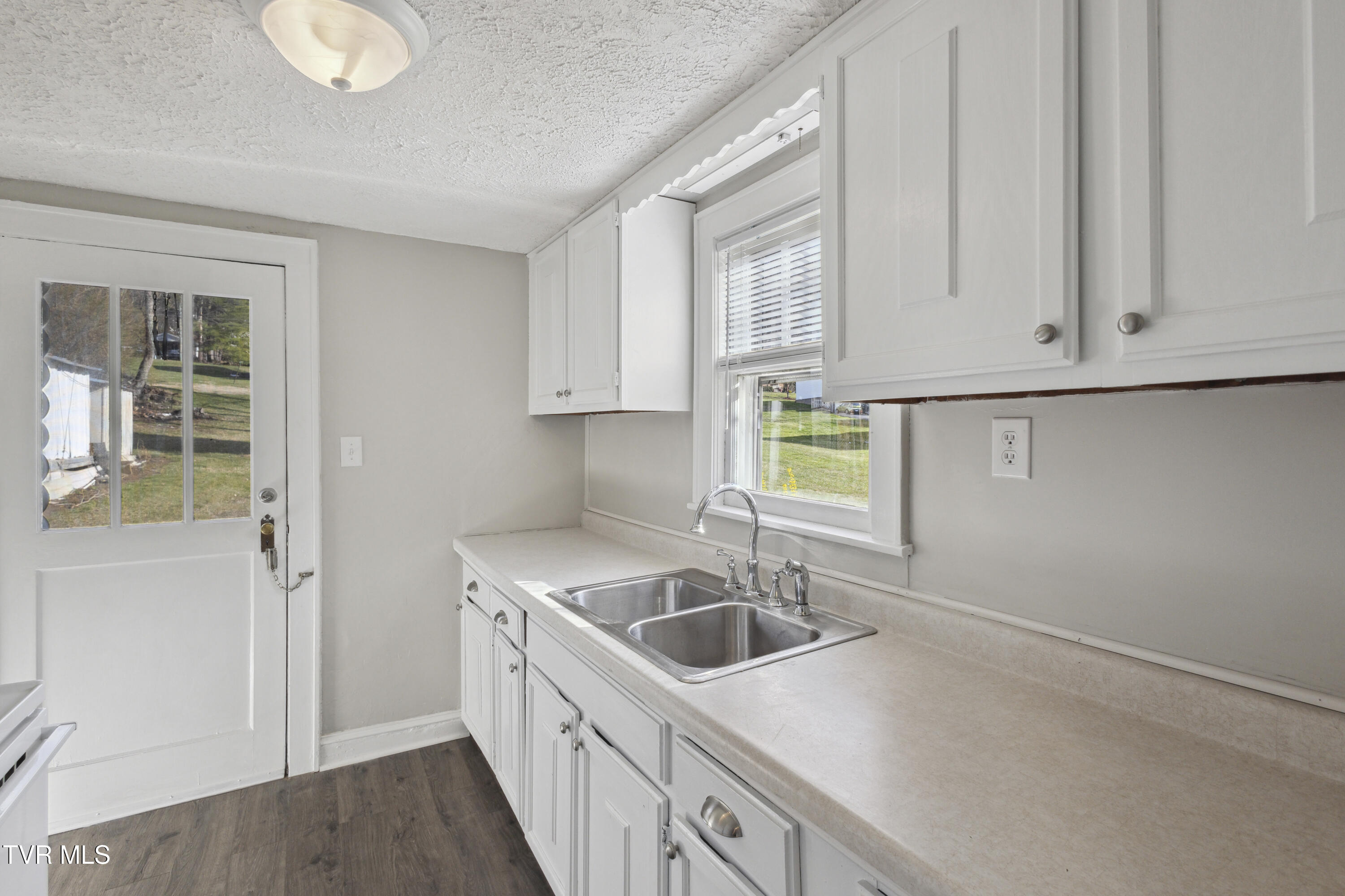 2914 Bay St Property Photo 7