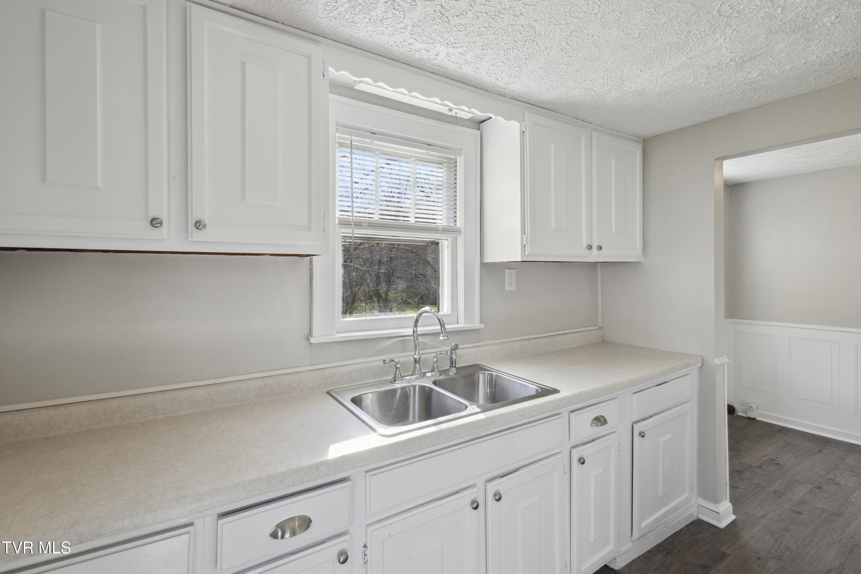 2914 Bay St Property Photo 8