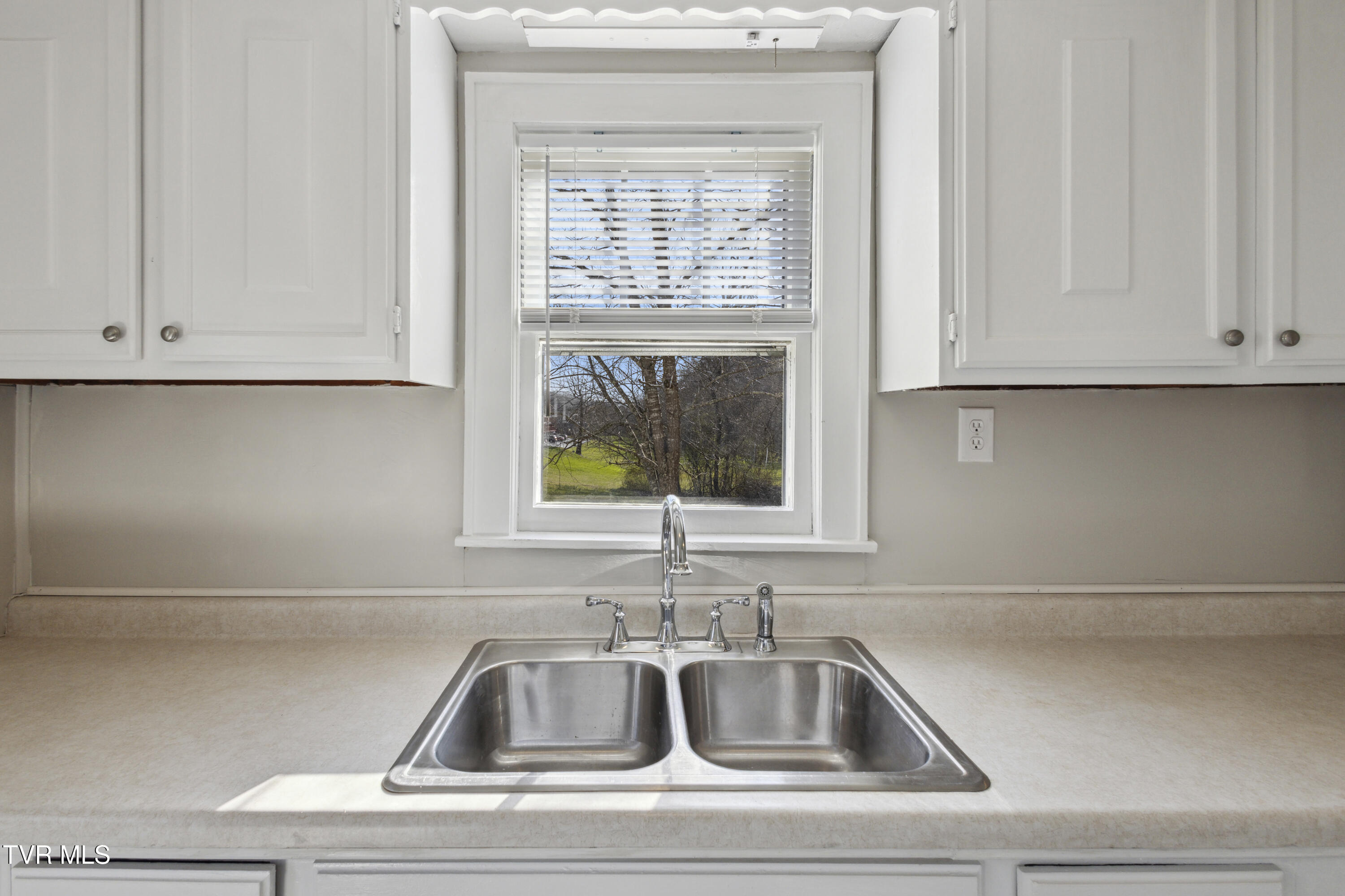 2914 Bay St Property Photo 10