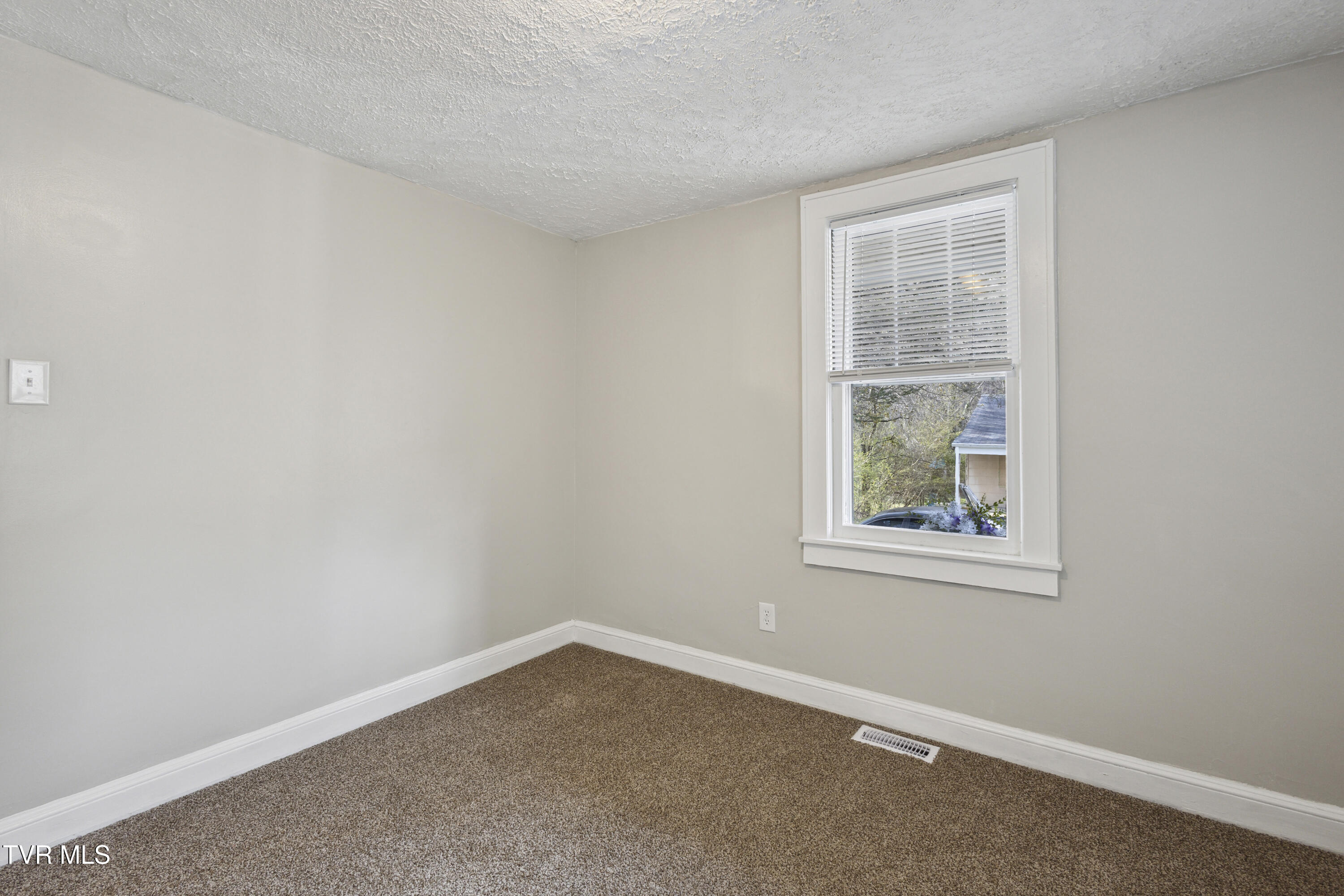 2914 Bay St Property Photo 12