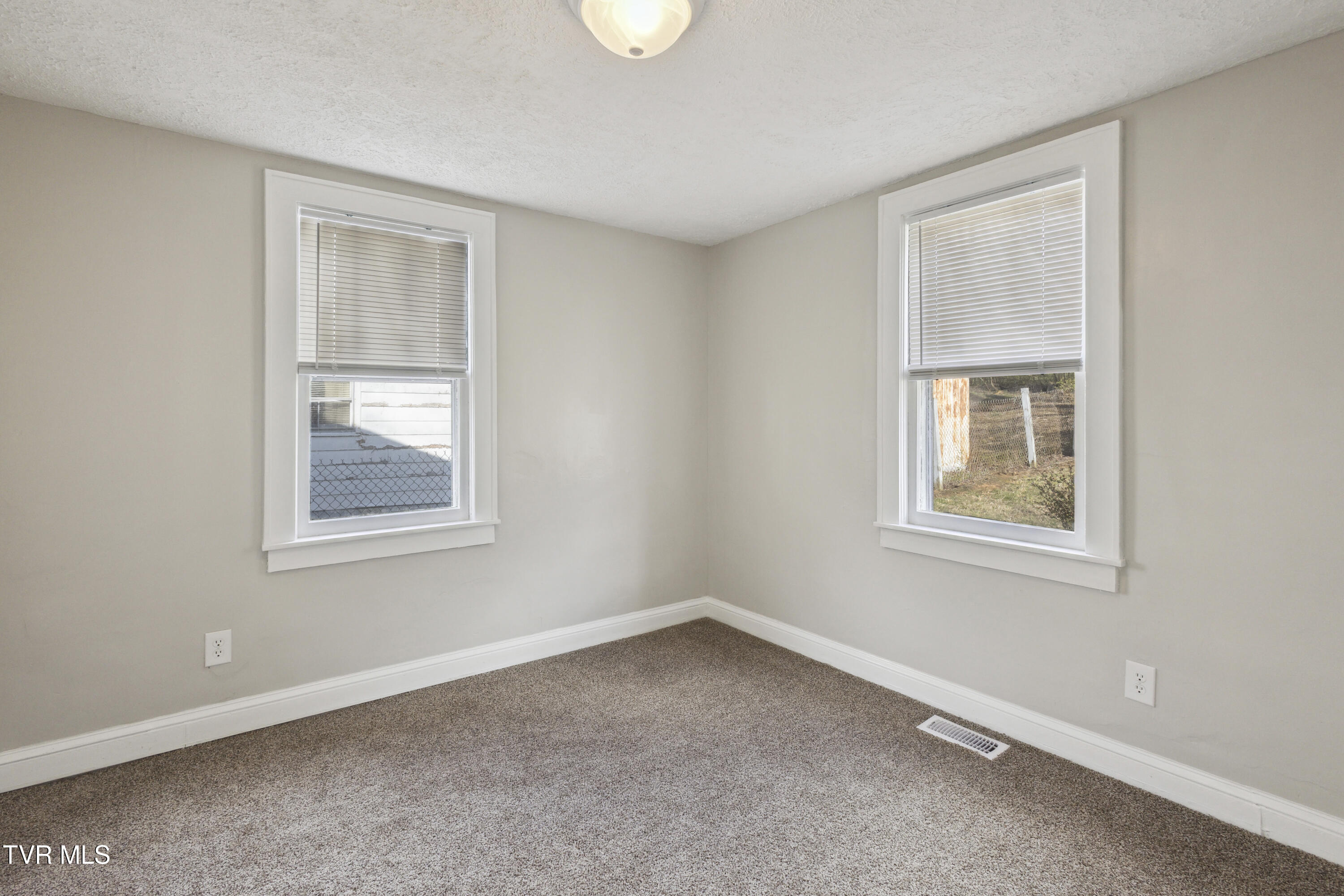 2914 Bay St Property Photo 13