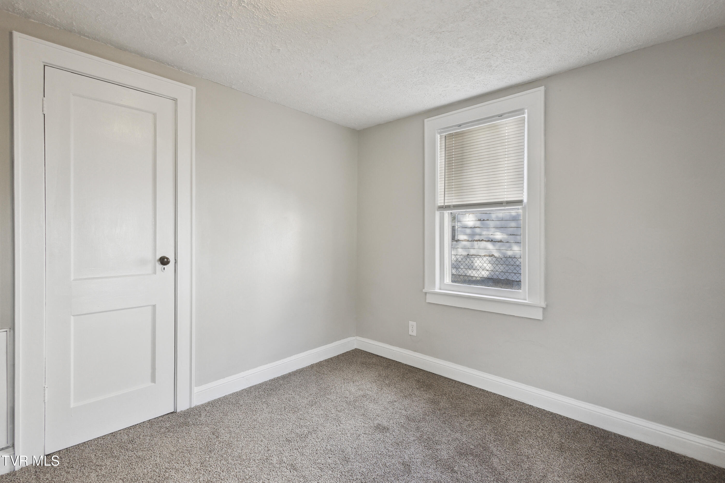 2914 Bay St Property Photo 14