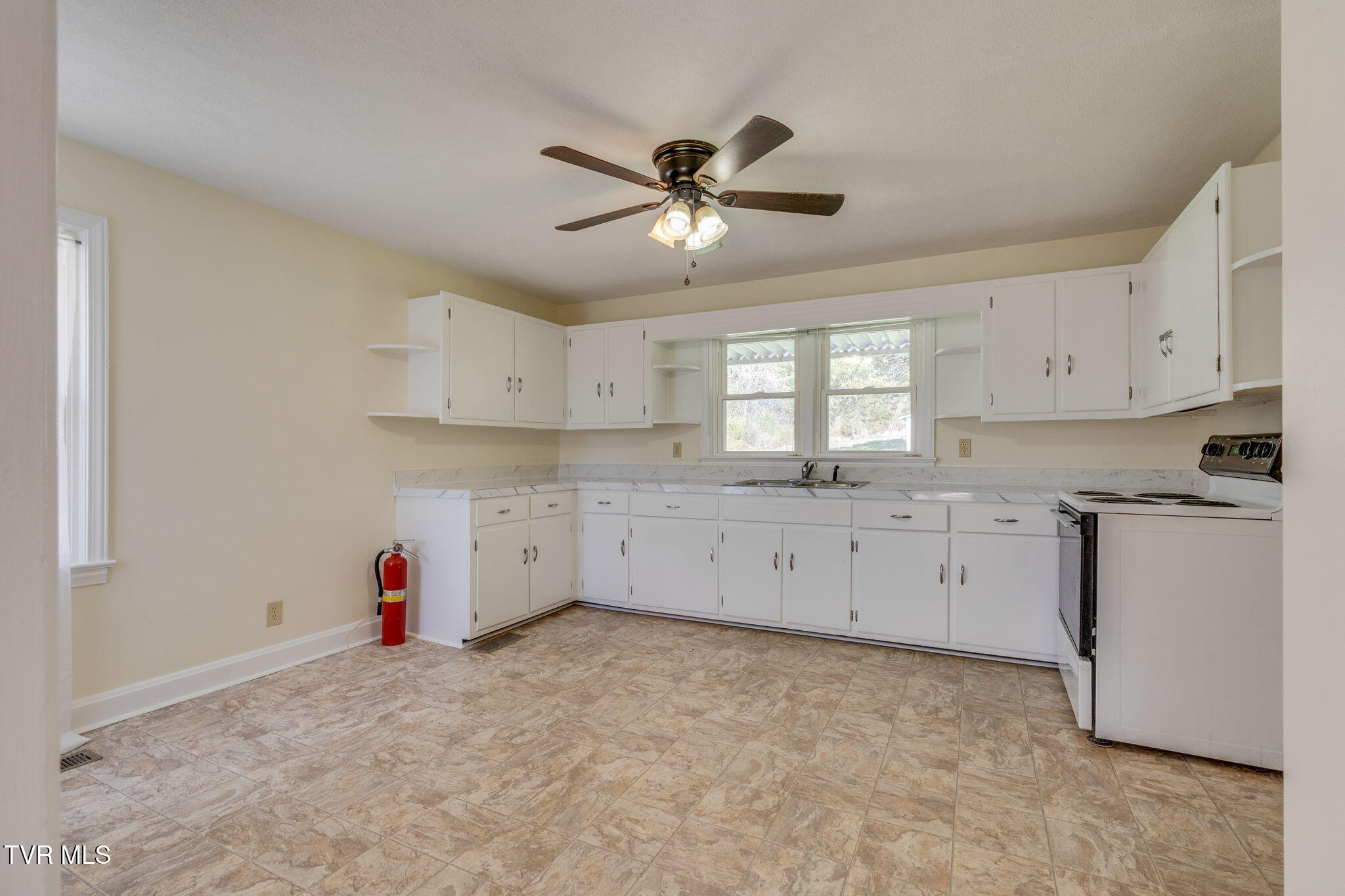 24 Greenway Street Property Photo 8