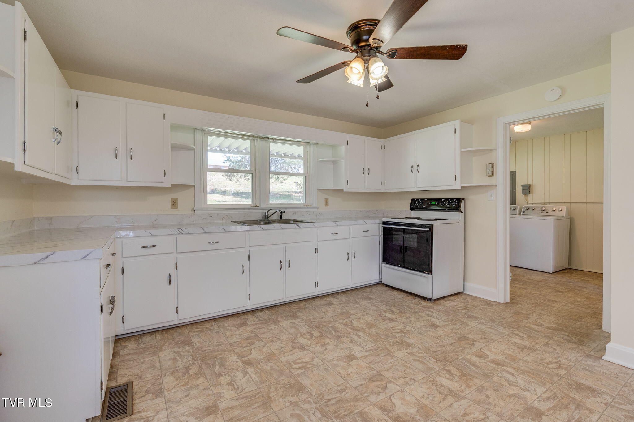 24 Greenway Street Property Photo 9