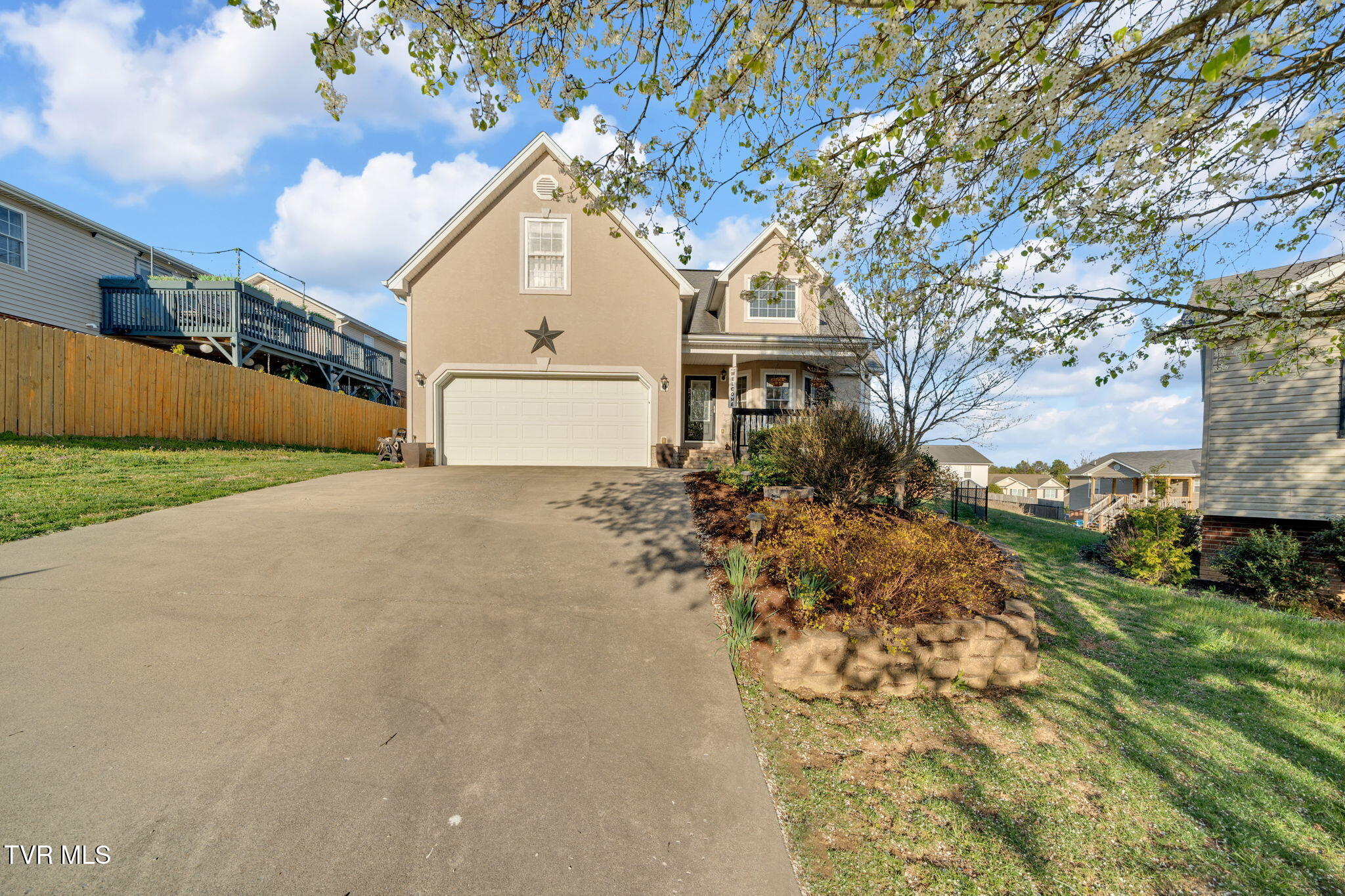 405 Pebble Court Property Photo