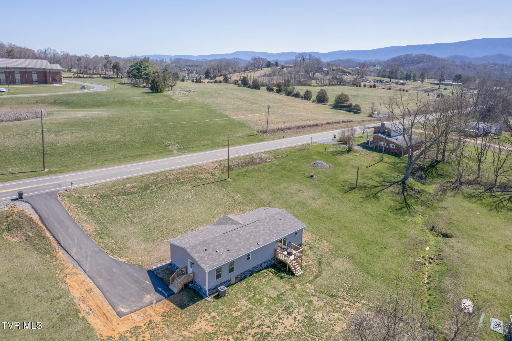 4508 Weaver Pike Property Photo 3