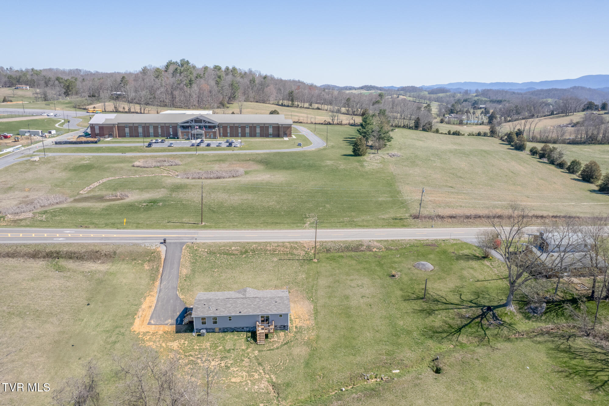 4508 Weaver Pike Property Photo 4