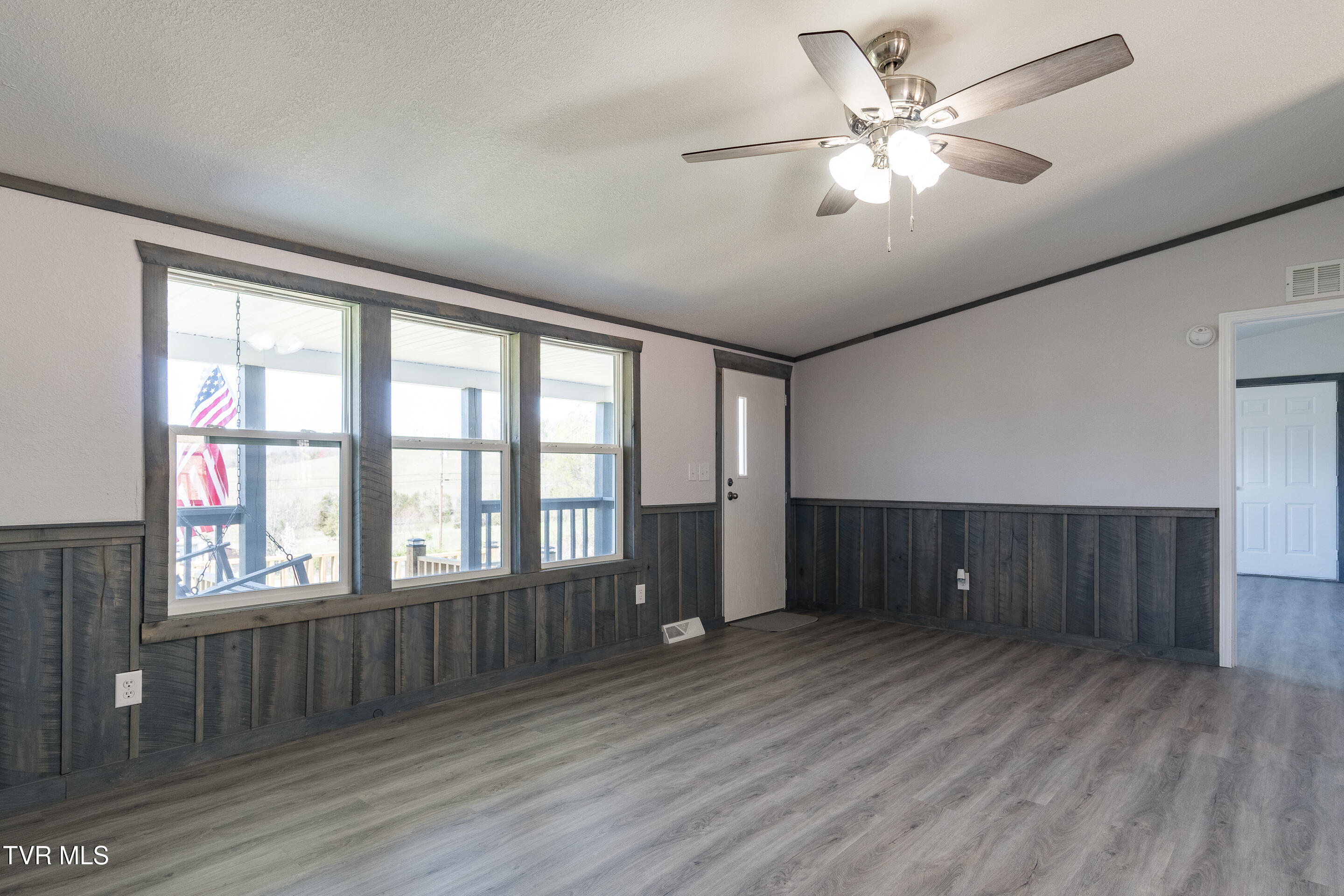 1400 West Pines Road Property Photo 9