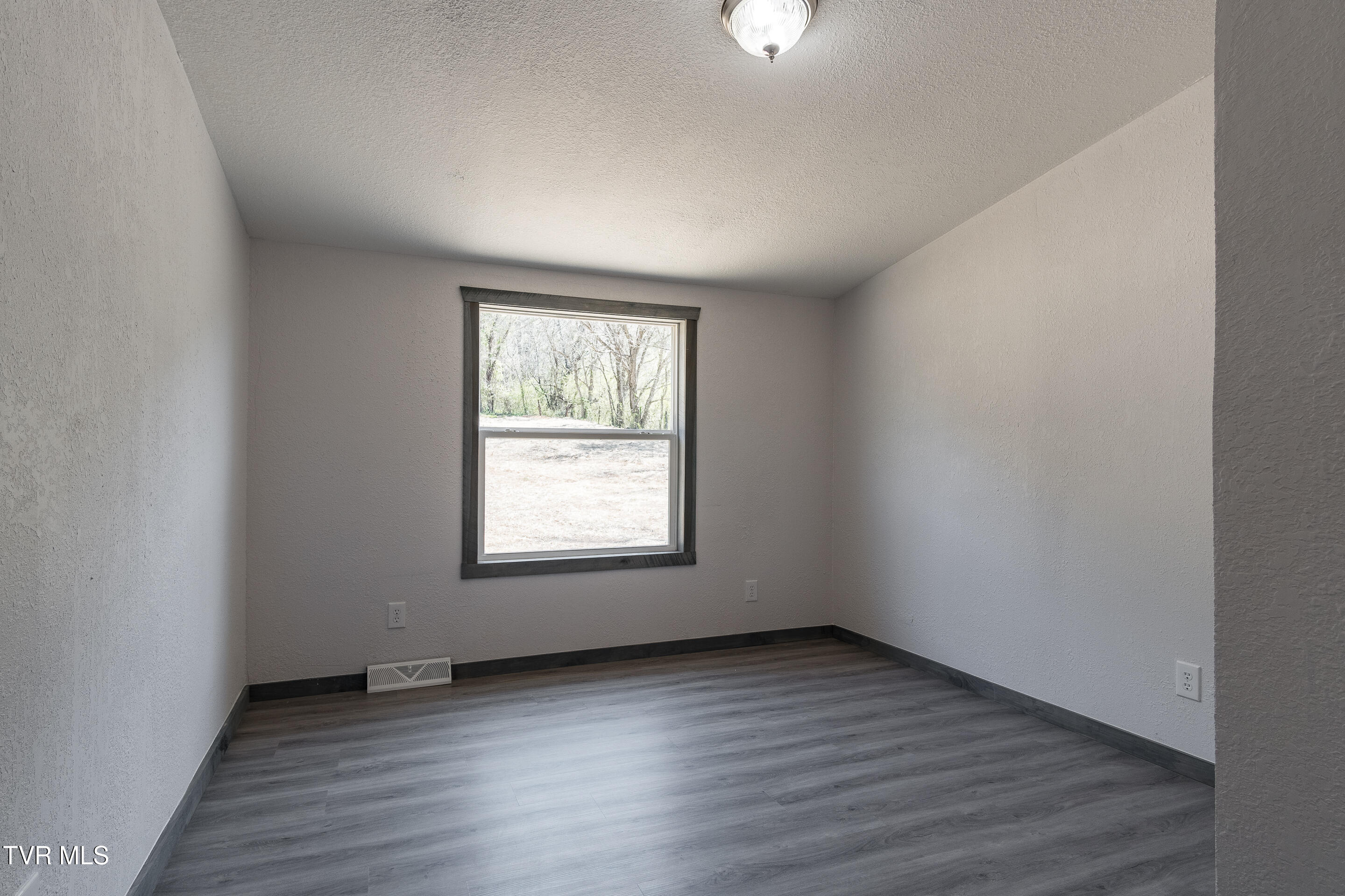 1400 West Pines Road Property Photo 21