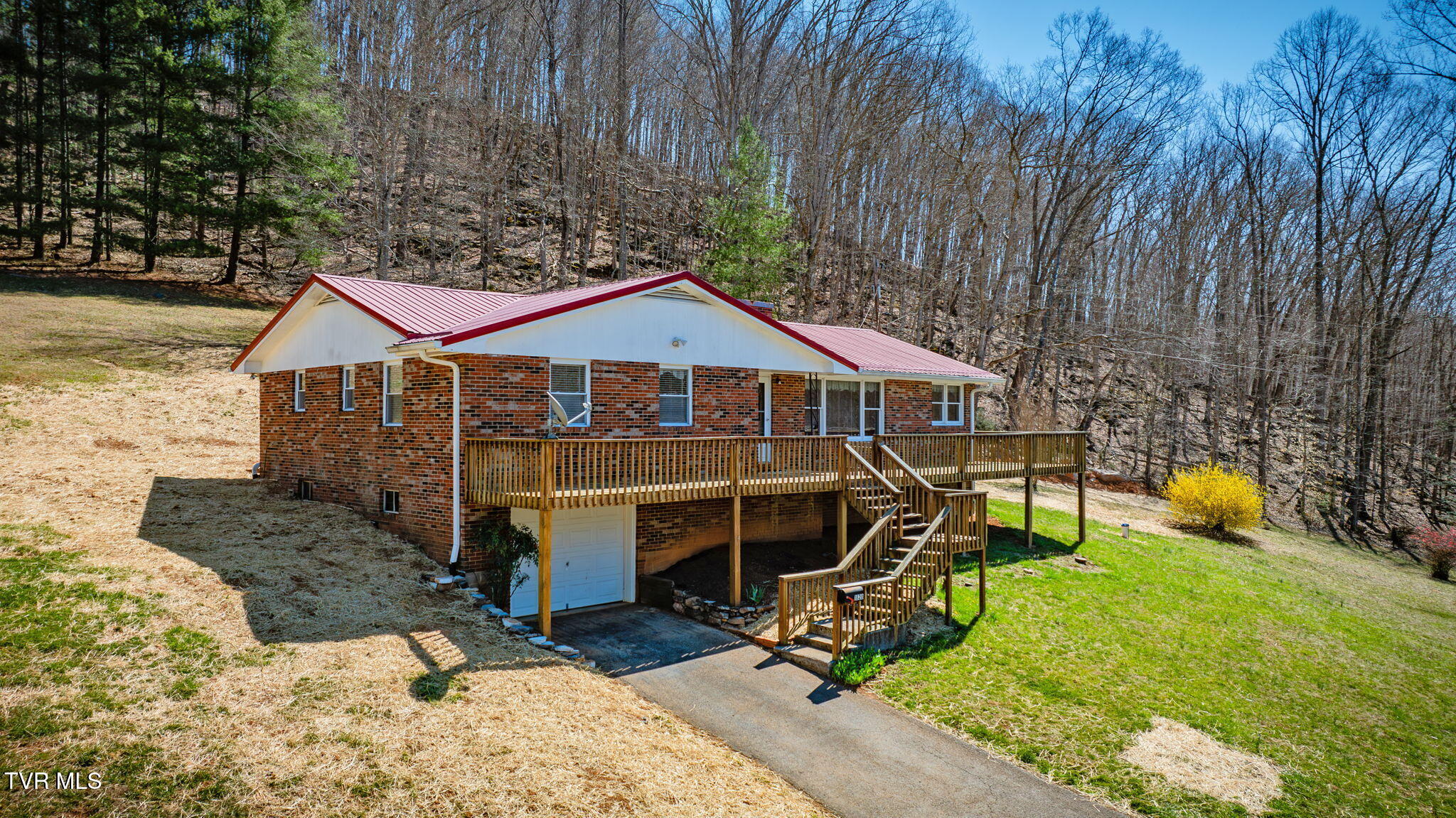 1820 Veterans Memorial Highway Property Photo 2