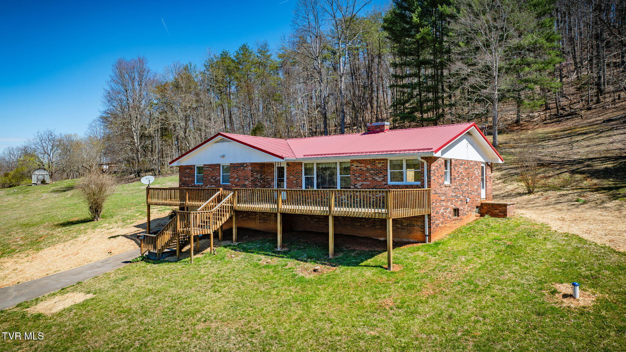 1820 Veterans Memorial Highway Property Photo 3