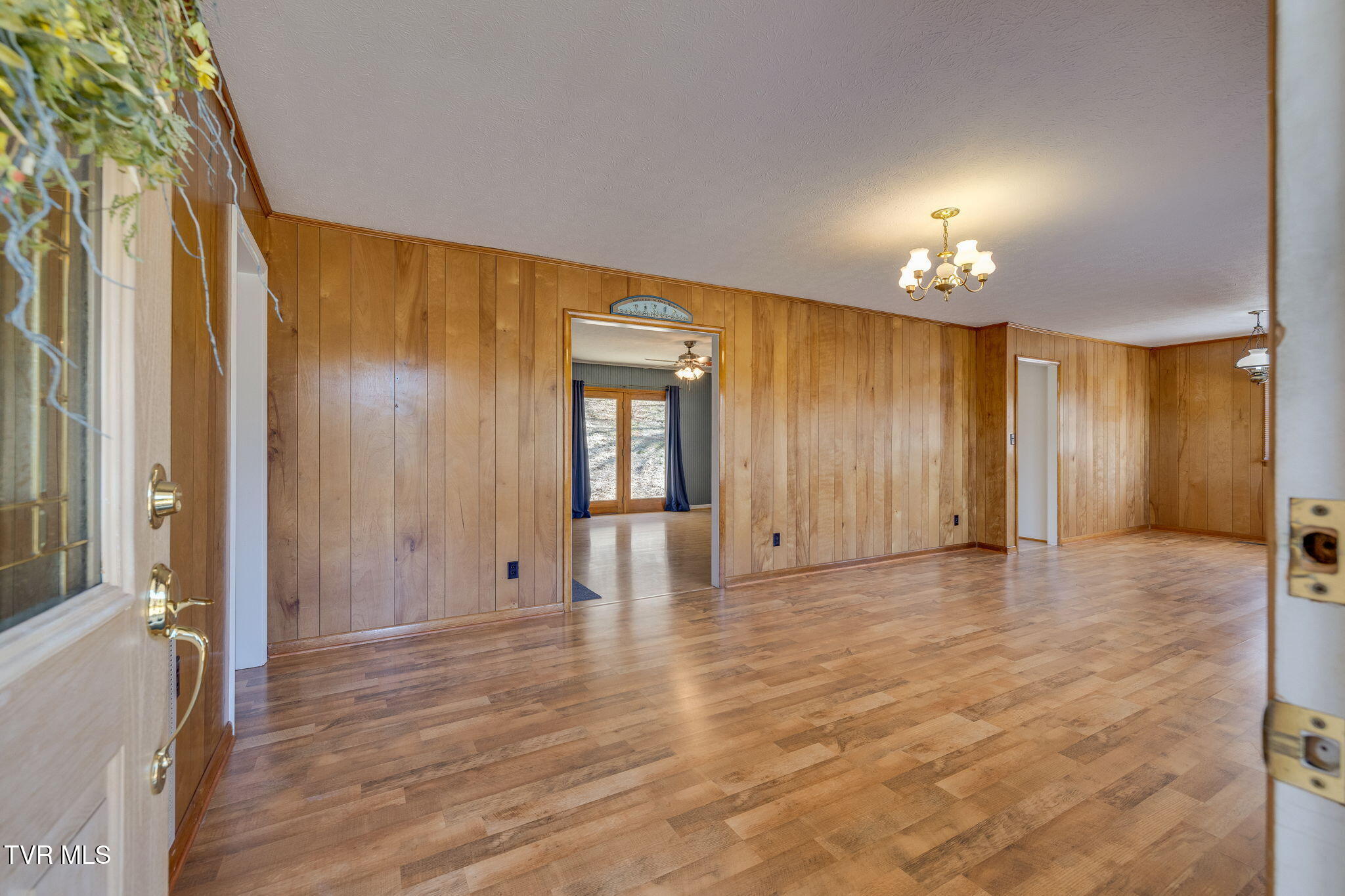 1820 Veterans Memorial Highway Property Photo 5