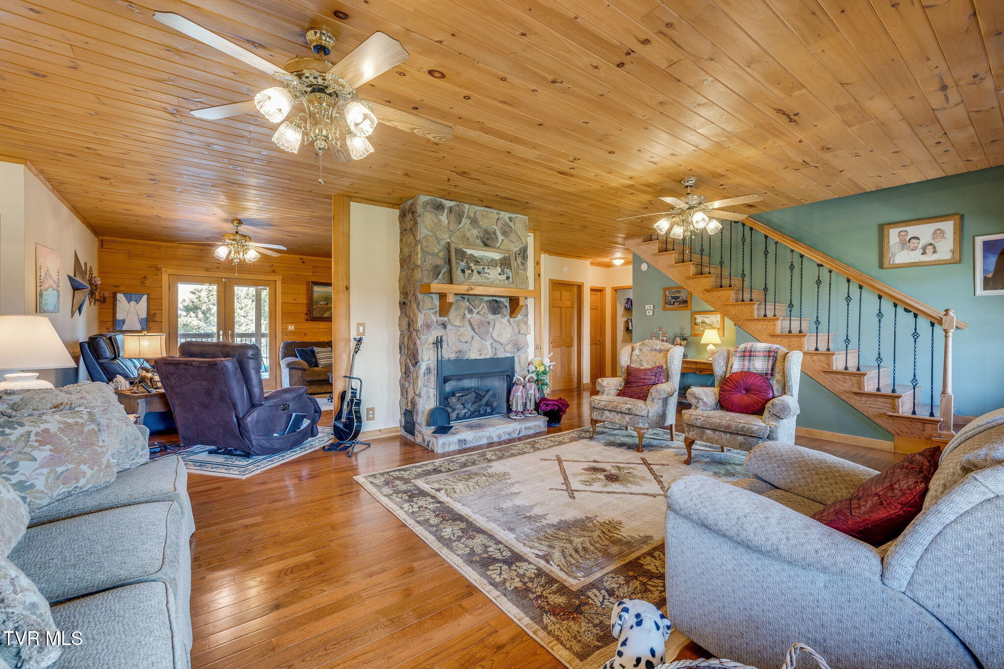 567 Way Cross Road Property Photo 4