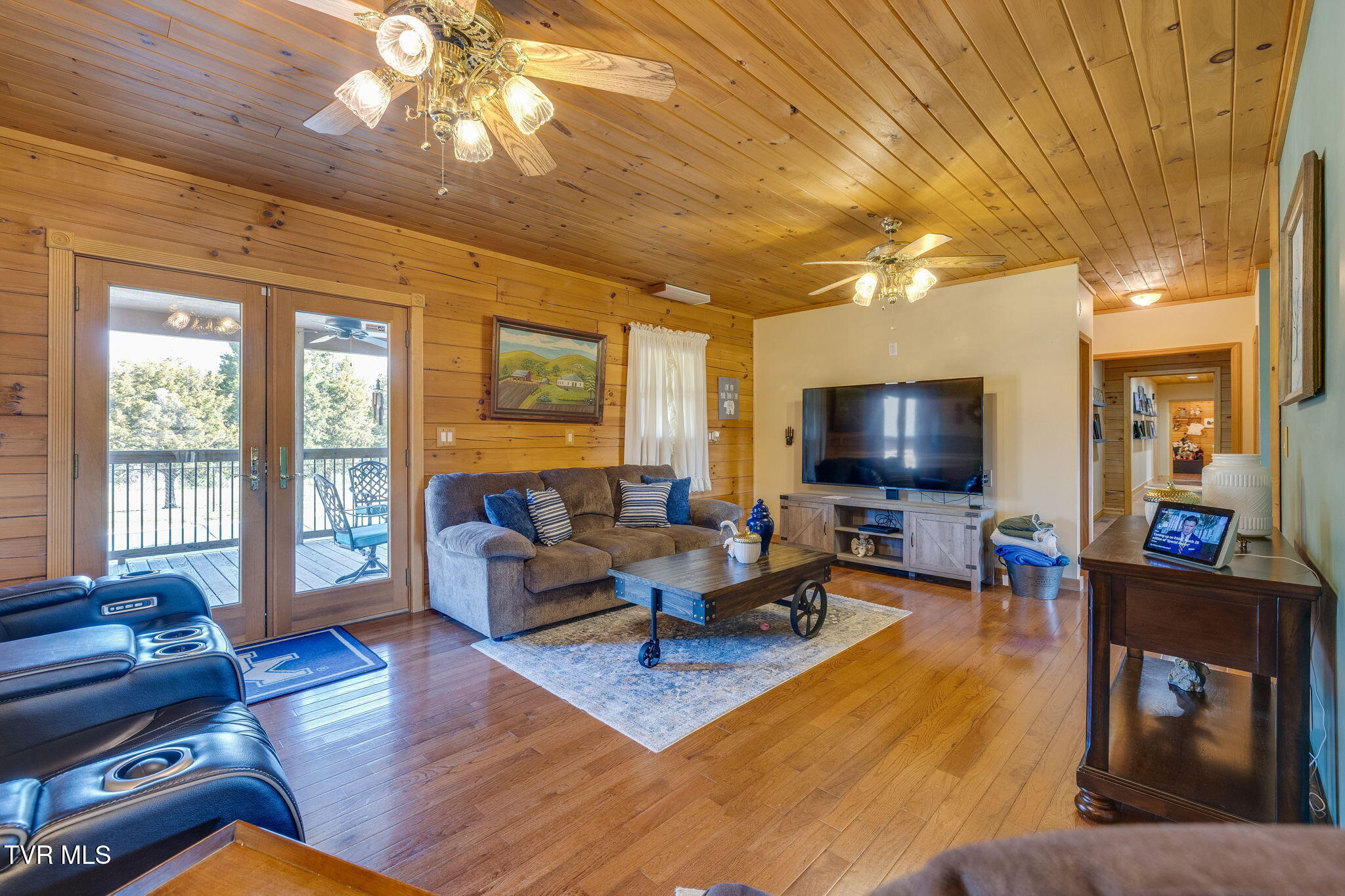 567 Way Cross Road Property Photo 5