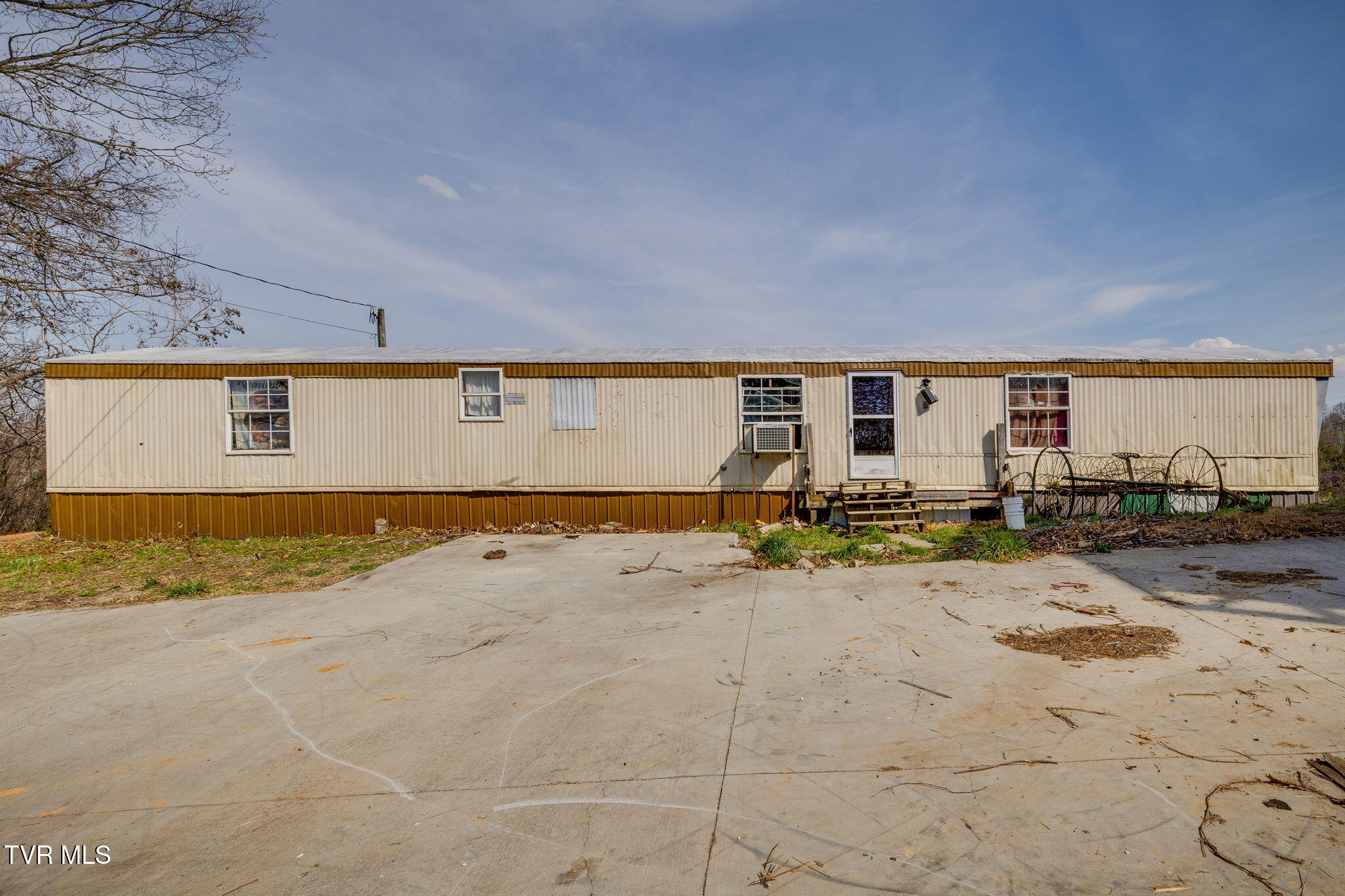 950 Holder Road Property Photo 4