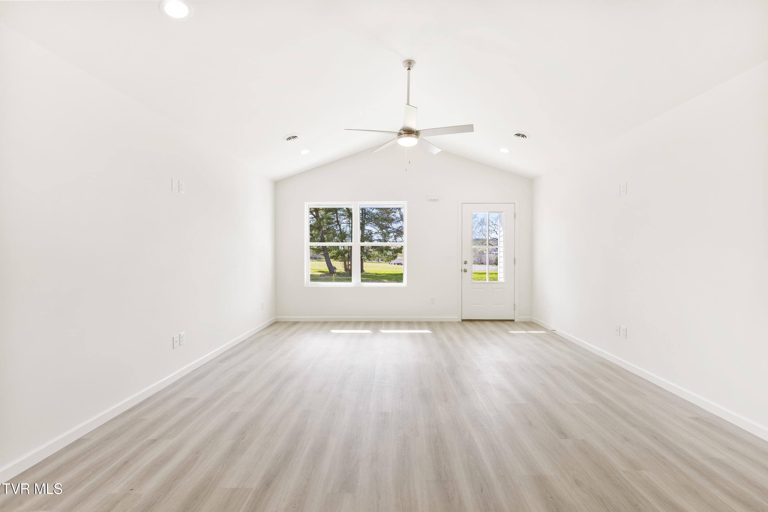 210 Baylor Avenue Property Photo 10