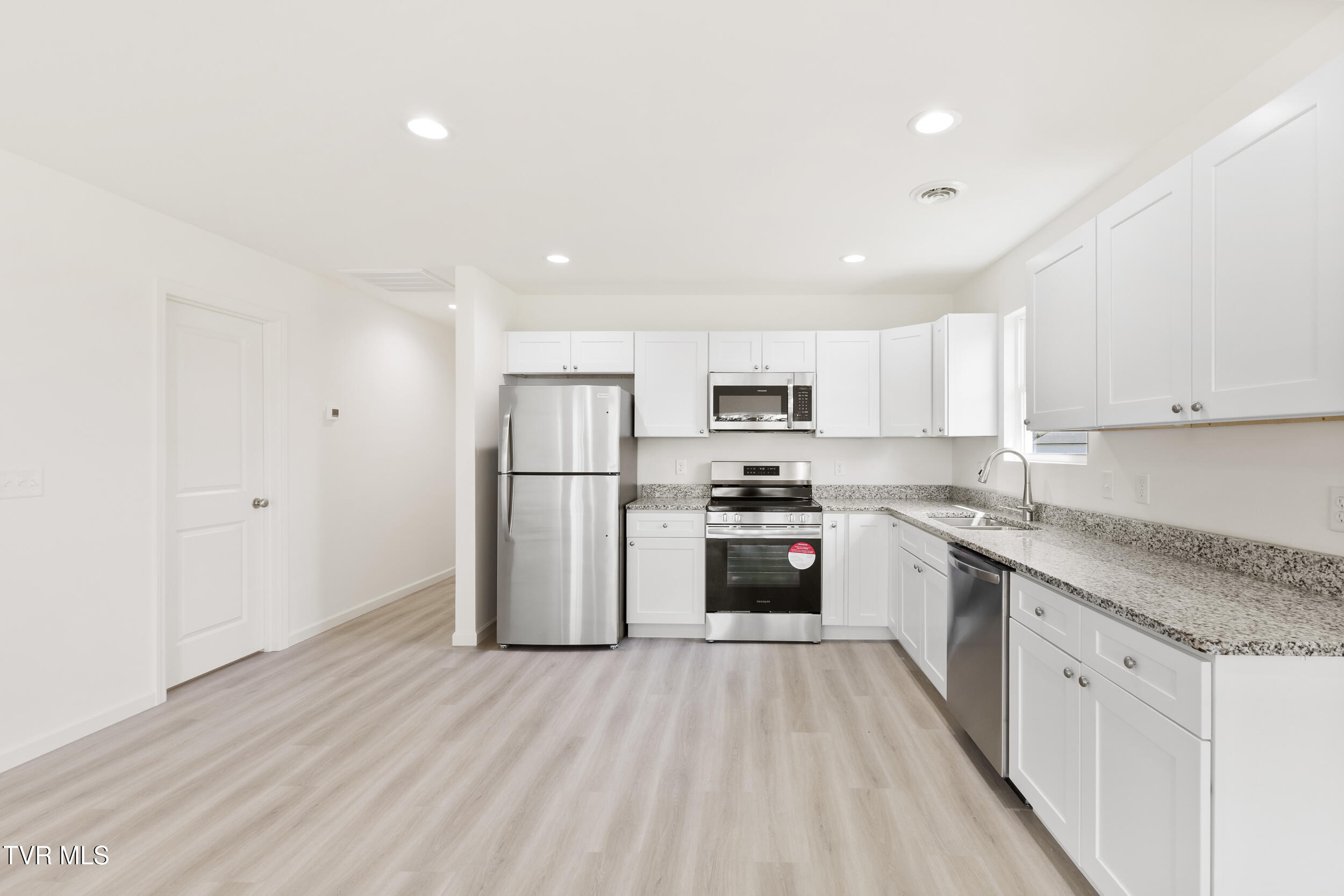 210 Baylor Avenue Property Photo 14