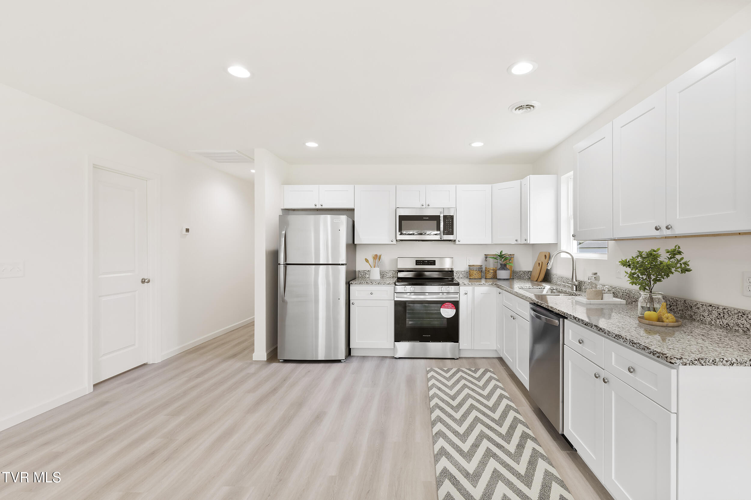 210 Baylor Avenue Property Photo 15
