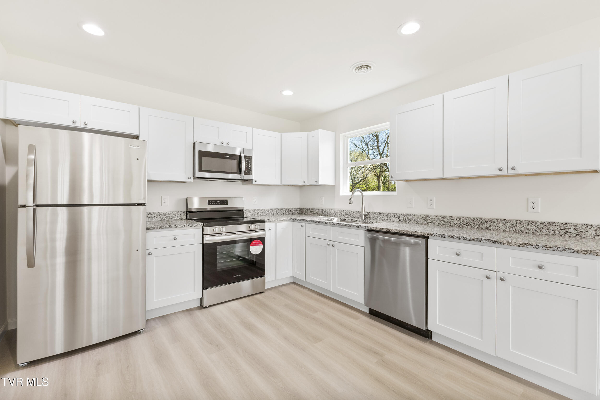210 Baylor Avenue Property Photo 16