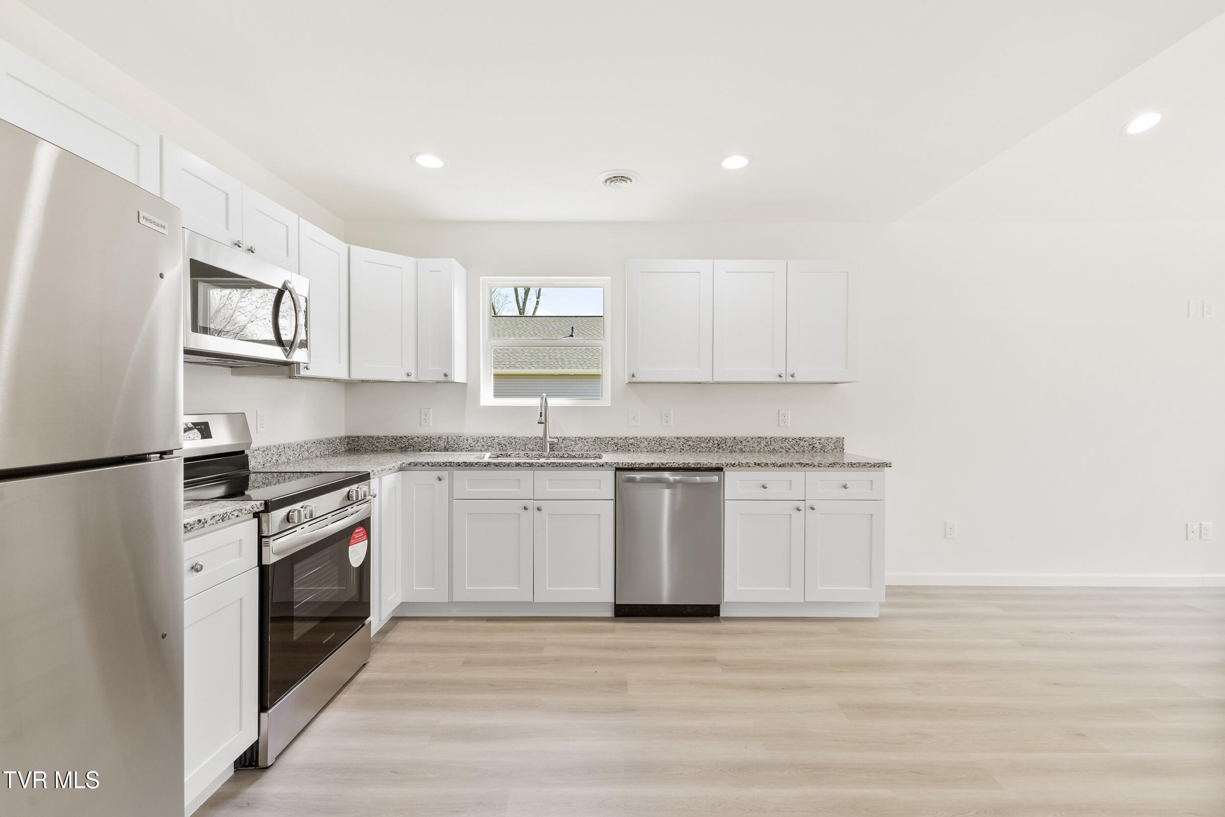210 Baylor Avenue Property Photo 17