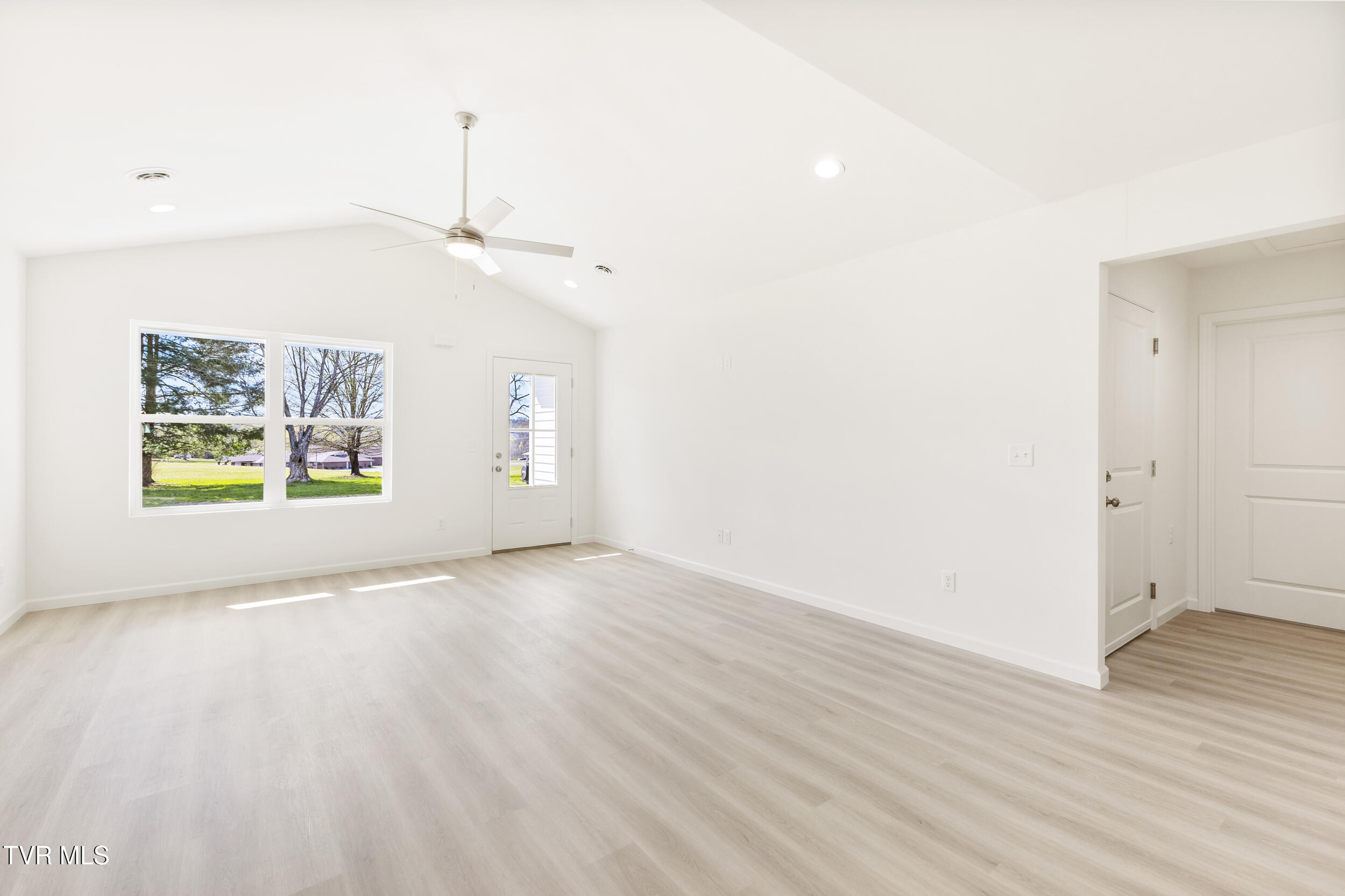 212 Baylor Avenue Property Photo 7