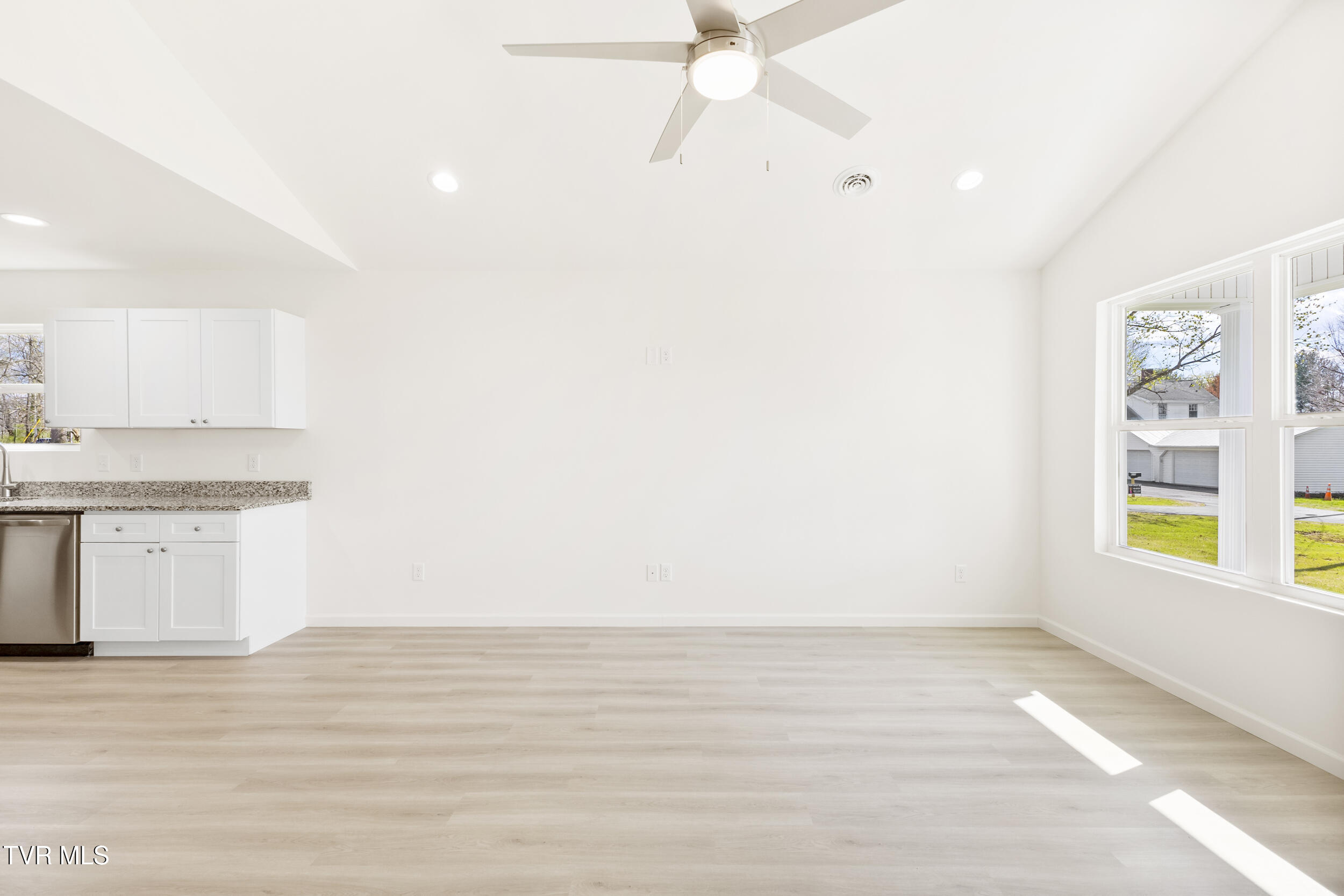 212 Baylor Avenue Property Photo 8