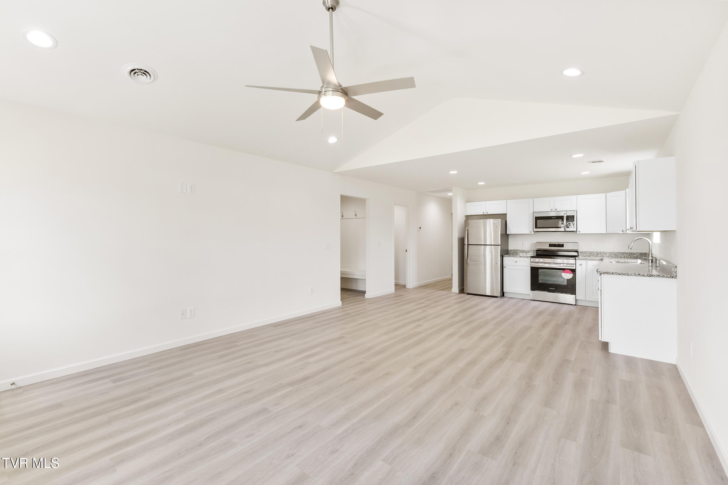 212 Baylor Avenue Property Photo 9