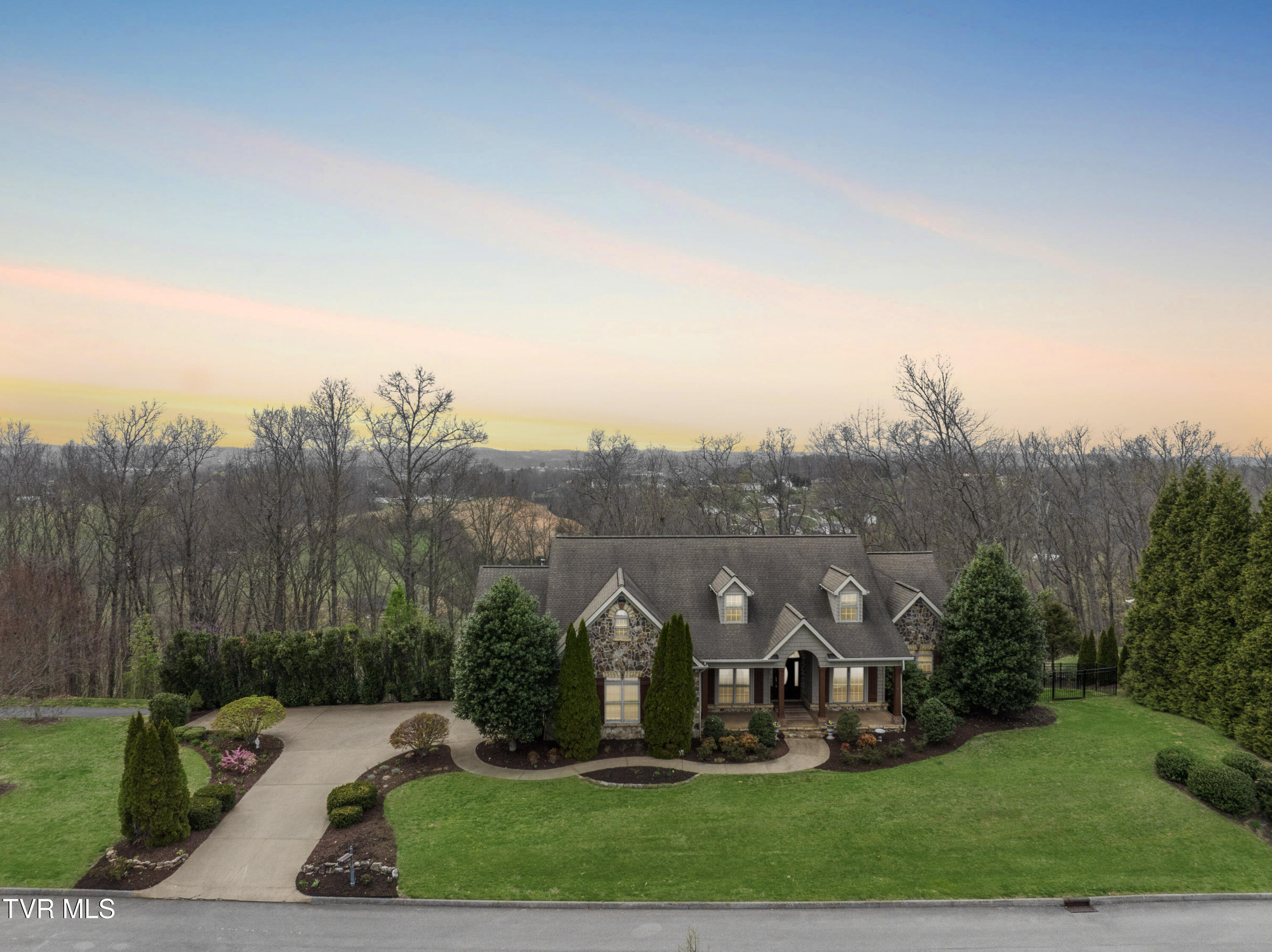 1184 Cliffview Circle Property Photo