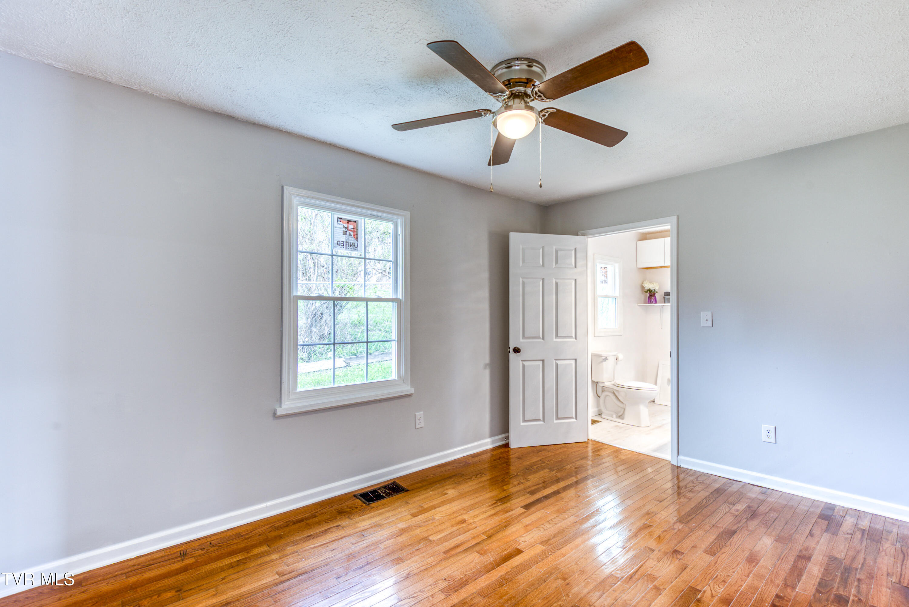 420 Northwest Baltimore Street Property Photo 26