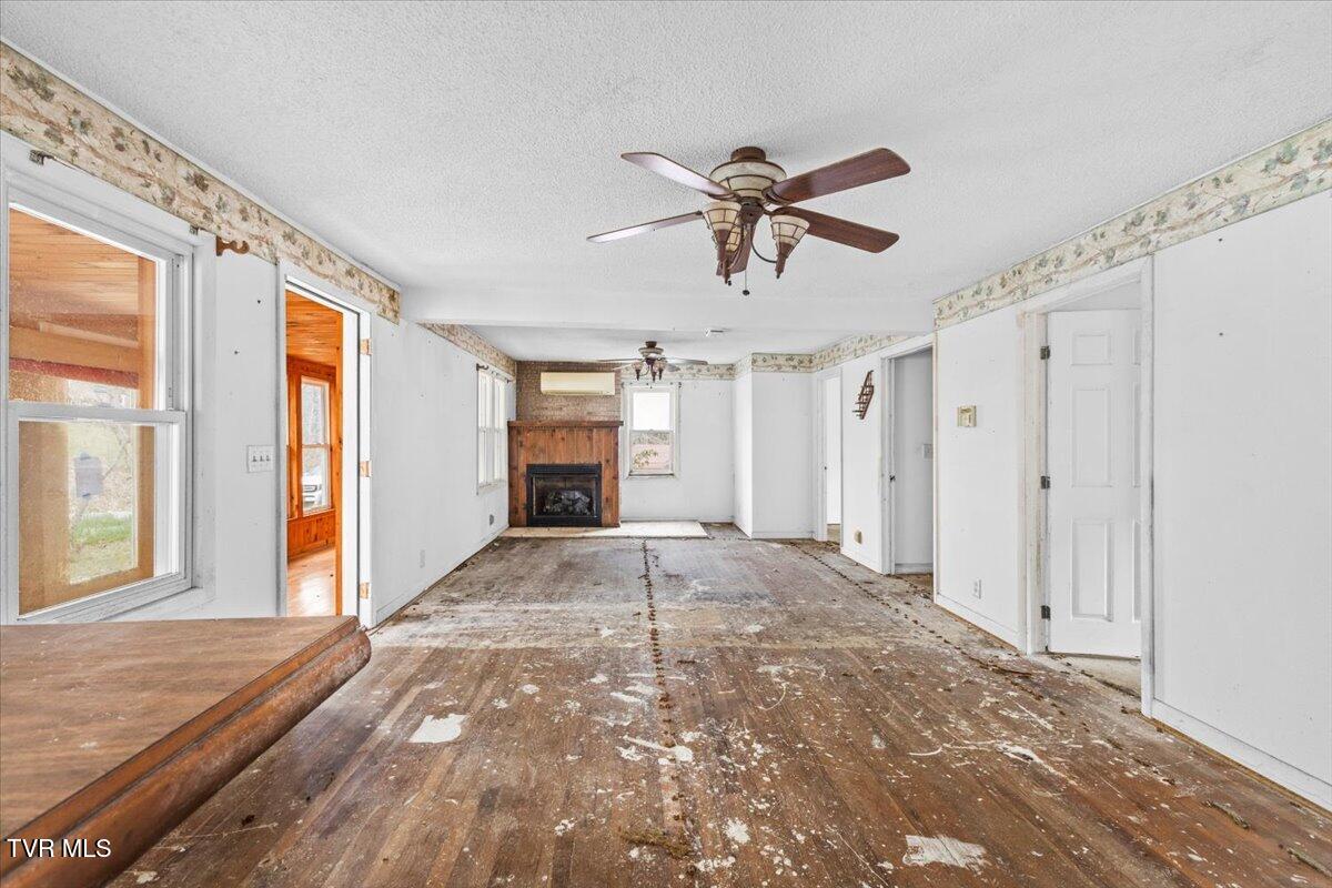 125 Miller Road Property Photo 10