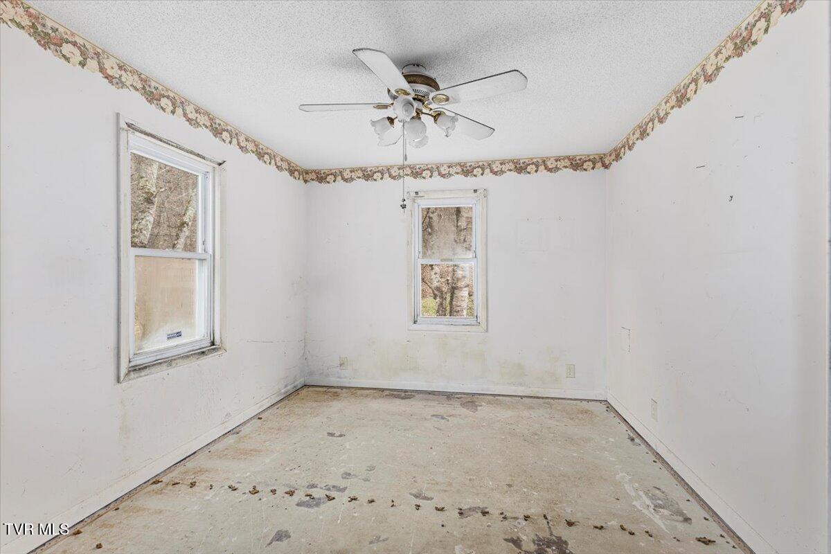 125 Miller Road Property Photo 11